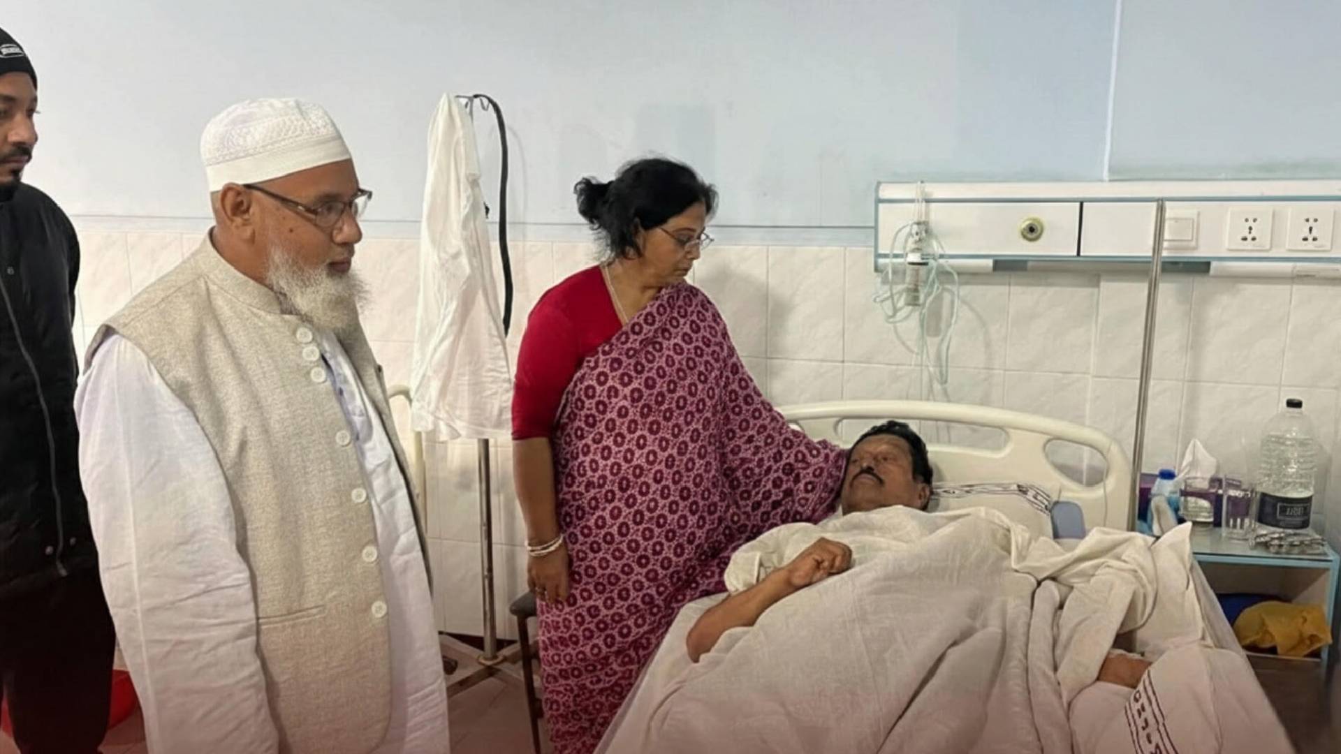 অসুস্থ ফজলুর রহমানকে দেখতে হাসপাতালে গেলেন জেলা জামায়াতের আমির