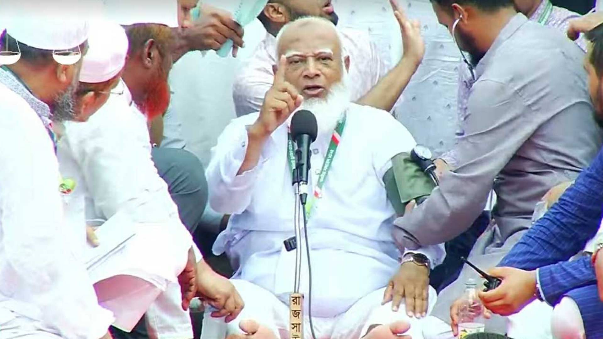 অসুস্থ হয়েও মঞ্চে বসেই বক্তব্য দিলেন জামায়াত আমির