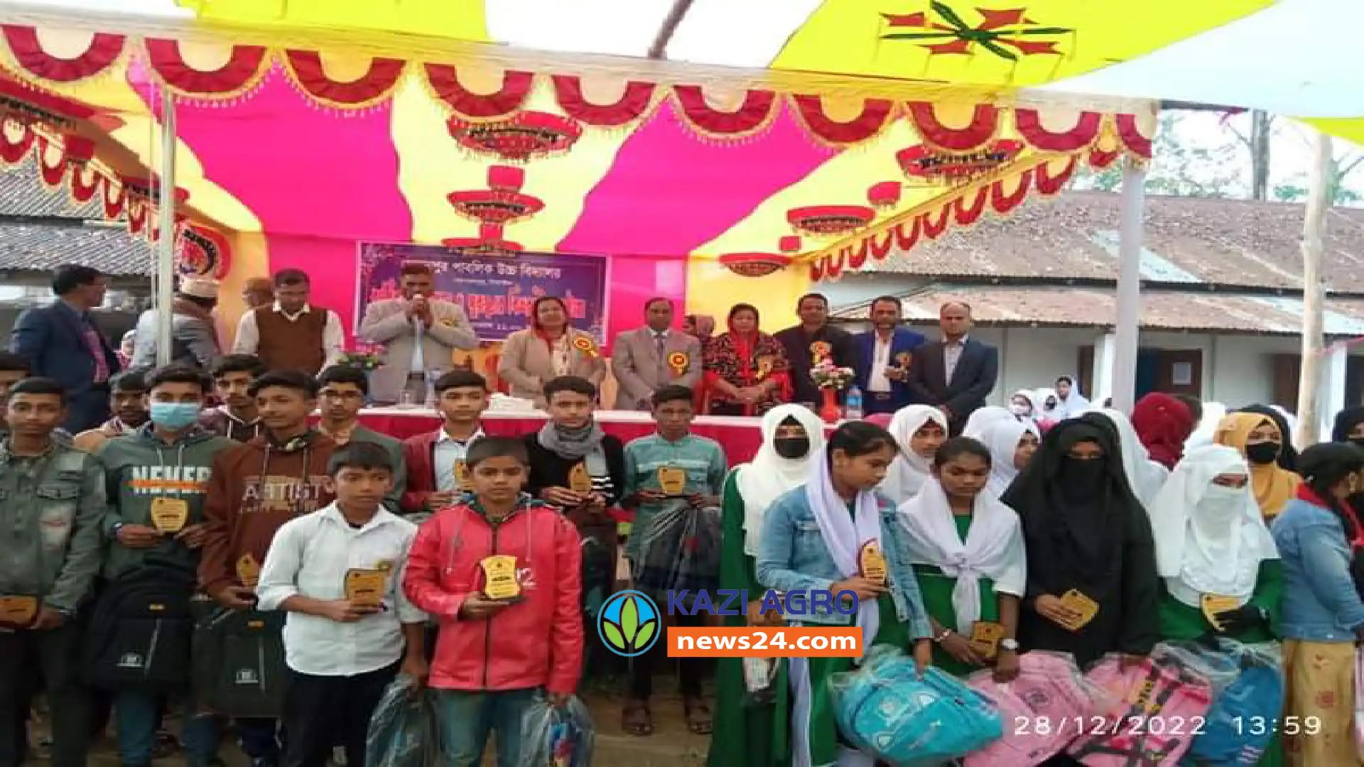 অ্যালামনাই অ্যাসোসিয়েশনের উদ্যোগে পুরস্কার বিতারণ