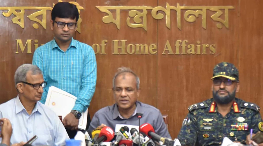 আজকাল মানুষ অন্যায়ের প্রতিরোধ না করে ভিডিও করতে ব্যস্ত থাকে: স্বরাষ্ট্র উপদেষ্টা