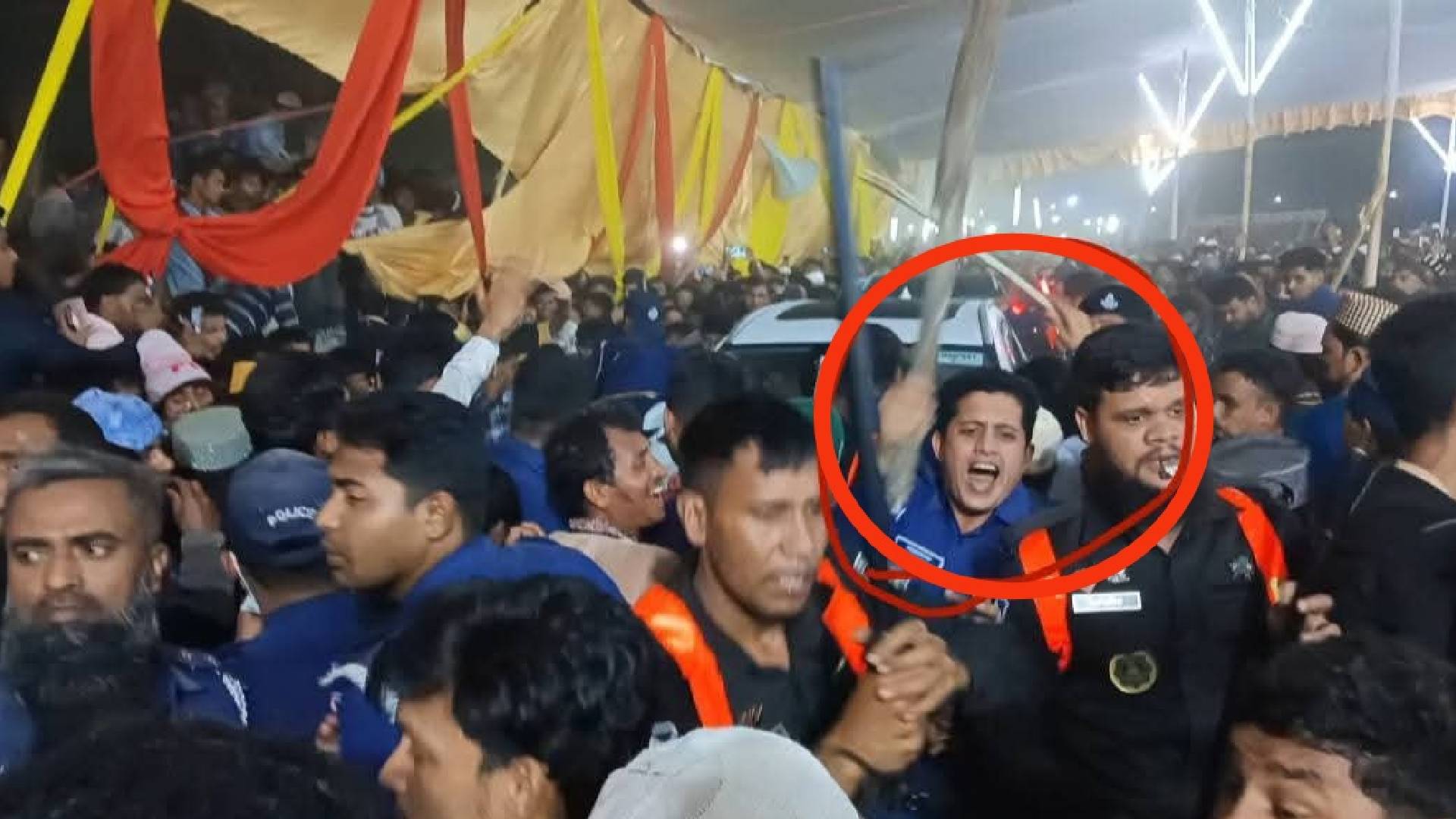 আজহারীর মাহফিল রেকর্ড করতে গিয়ে পুলিশের লাঠিচার্জের শিকার যমুনা টিভির সাংবাদিক
