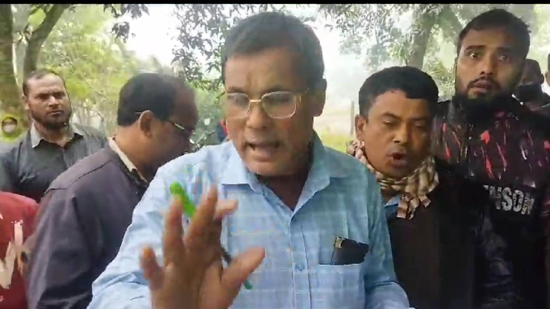 আদিতমারীতে দৈনিক ভোরের কাগজের  সাংবাদিক লাঞ্ছিত
