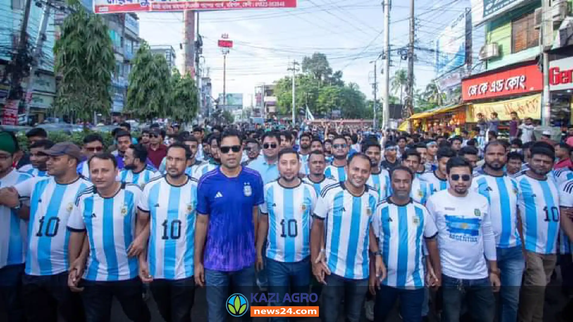 আর্জেন্টিনার ২ হাজার ২২ ফুট পতাকা নিয়ে ফেনীতে বর্ণাঢ্য শোভাযাত্রা