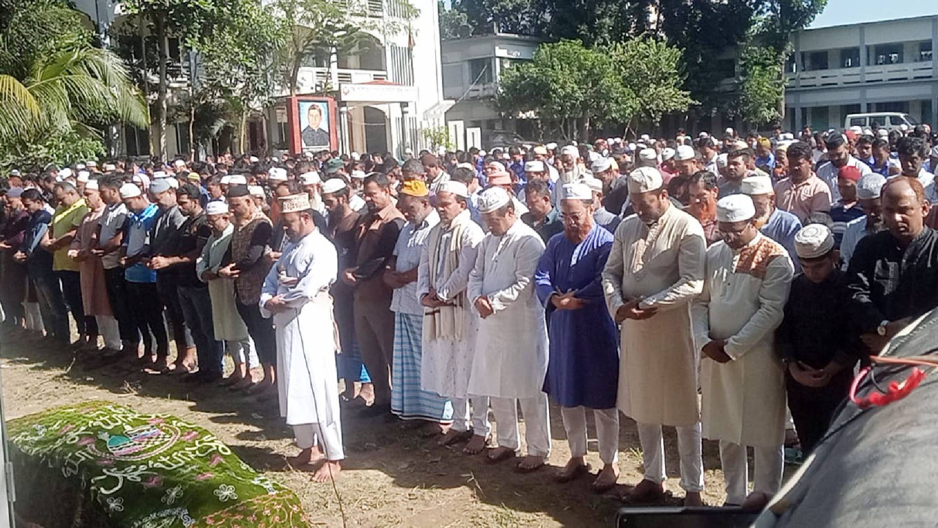 আল মাহমুদ টিটু মোল্লার সহধর্মিনী শারমিন আক্তারের জানাযা ও দাফন