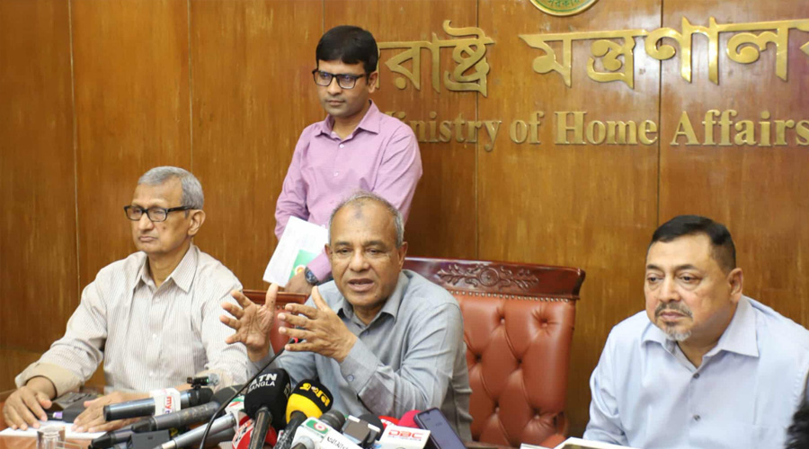 আসন্ন জাতীয় সংসদ নির্বাচনে ৪৭ হাজার কেন্দ্রে দেওয়া হবে বডি ক্যামেরা : স্বরাষ্ট্র উপদেষ্টা