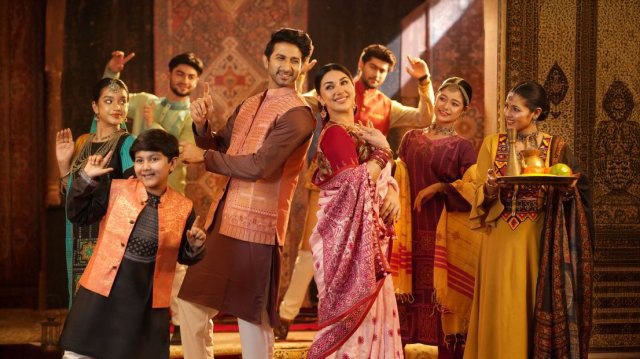 ঈদের বাজারে নজর কাড়ছে বিশ্বরঙ