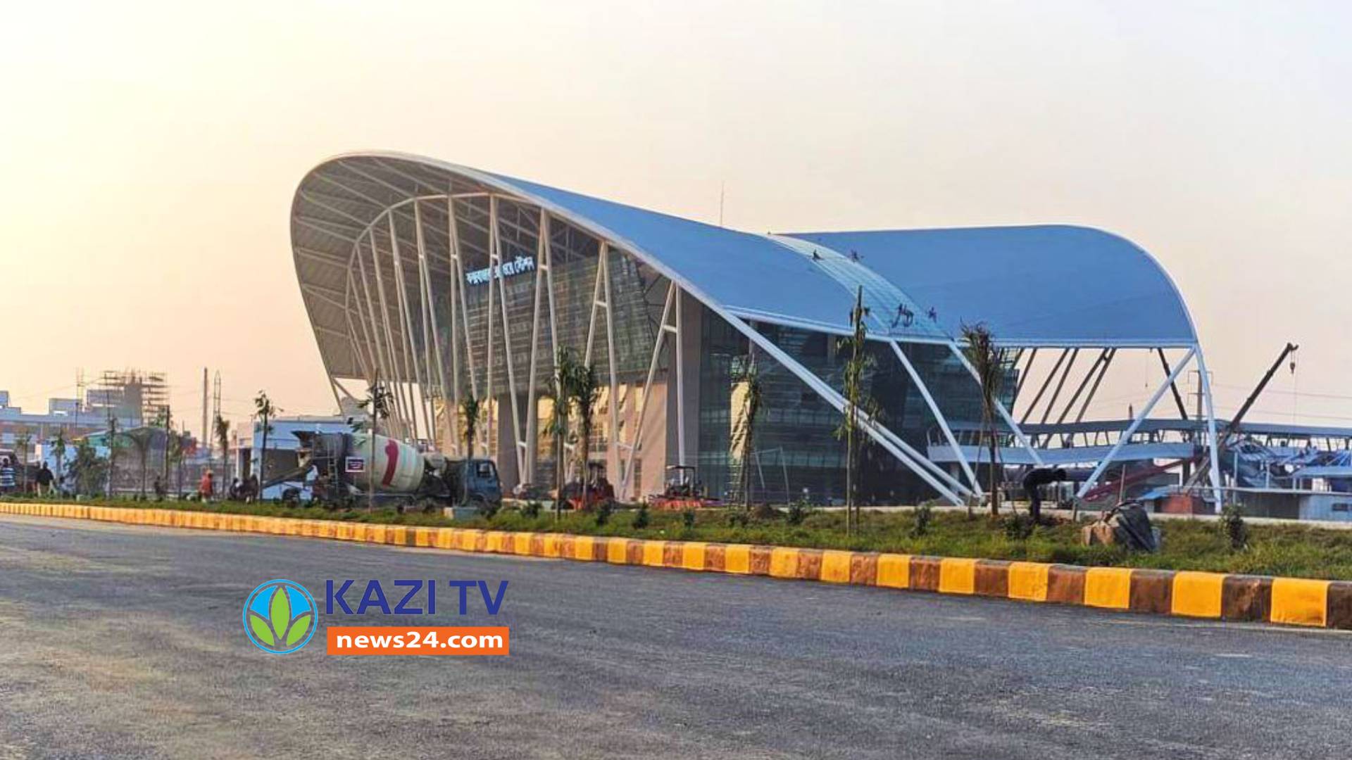 উদ্বোধনের অপেক্ষায় কক্সবাজারের ঝিনুক আকৃতির আইকনিক রেলস্টেশন’