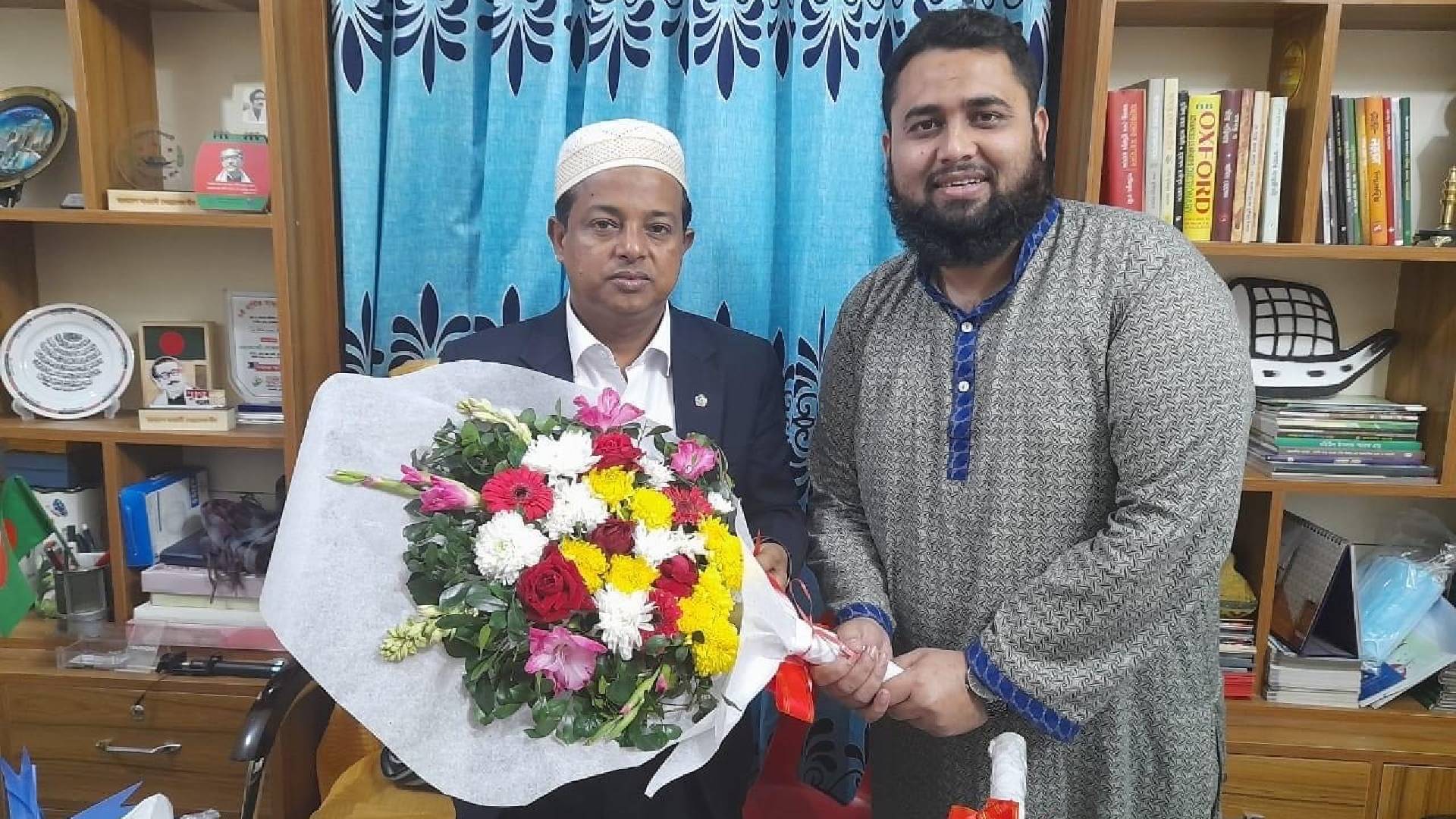 উপজেলা পরিষদের চেয়ারম্যানের দায়িত্ব পেলেন লোকমান হোসেন।