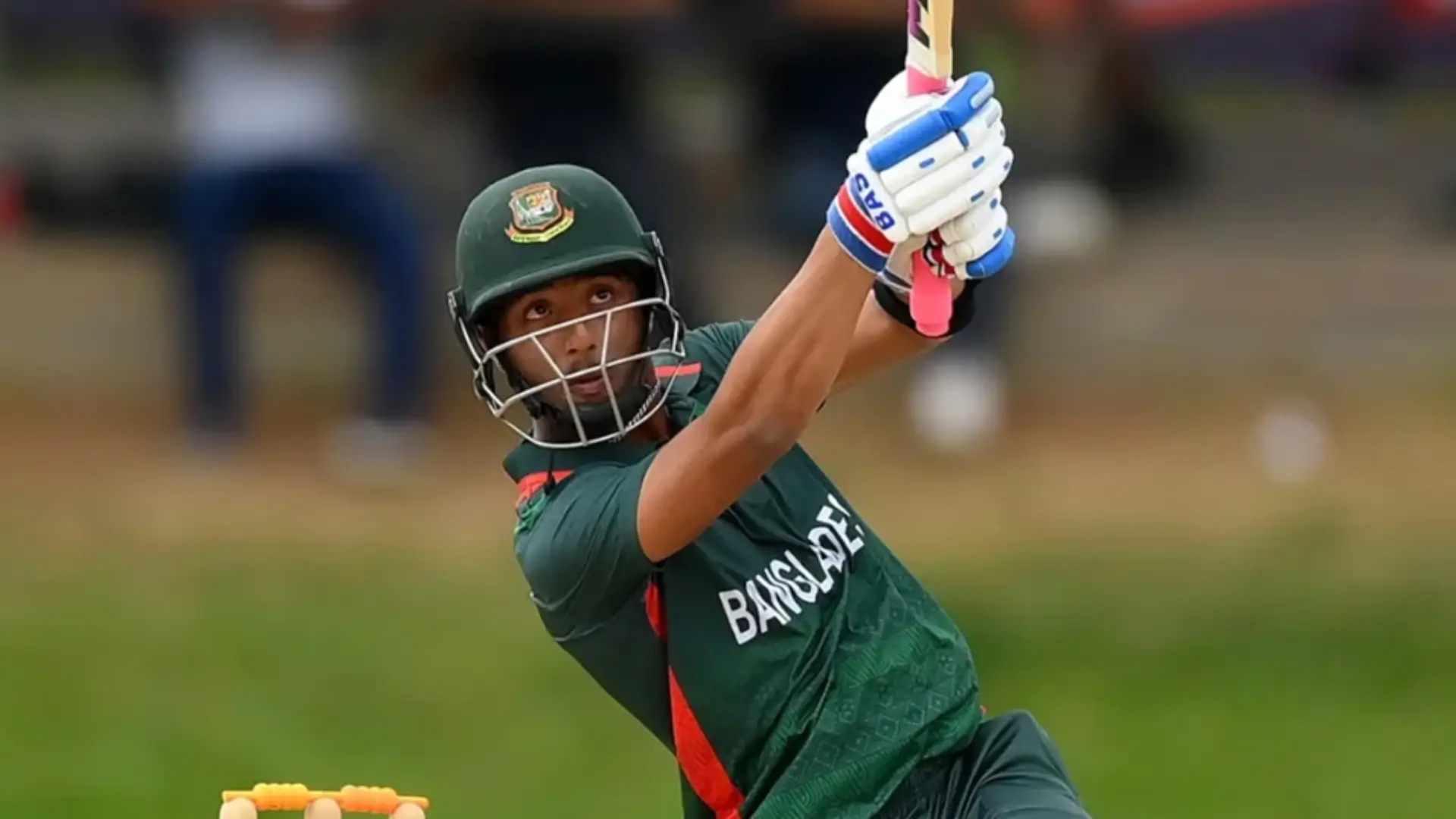 এক ওভারে পাঁচ ছক্কা, ৫২ বলে সেঞ্চুরি জিসানের