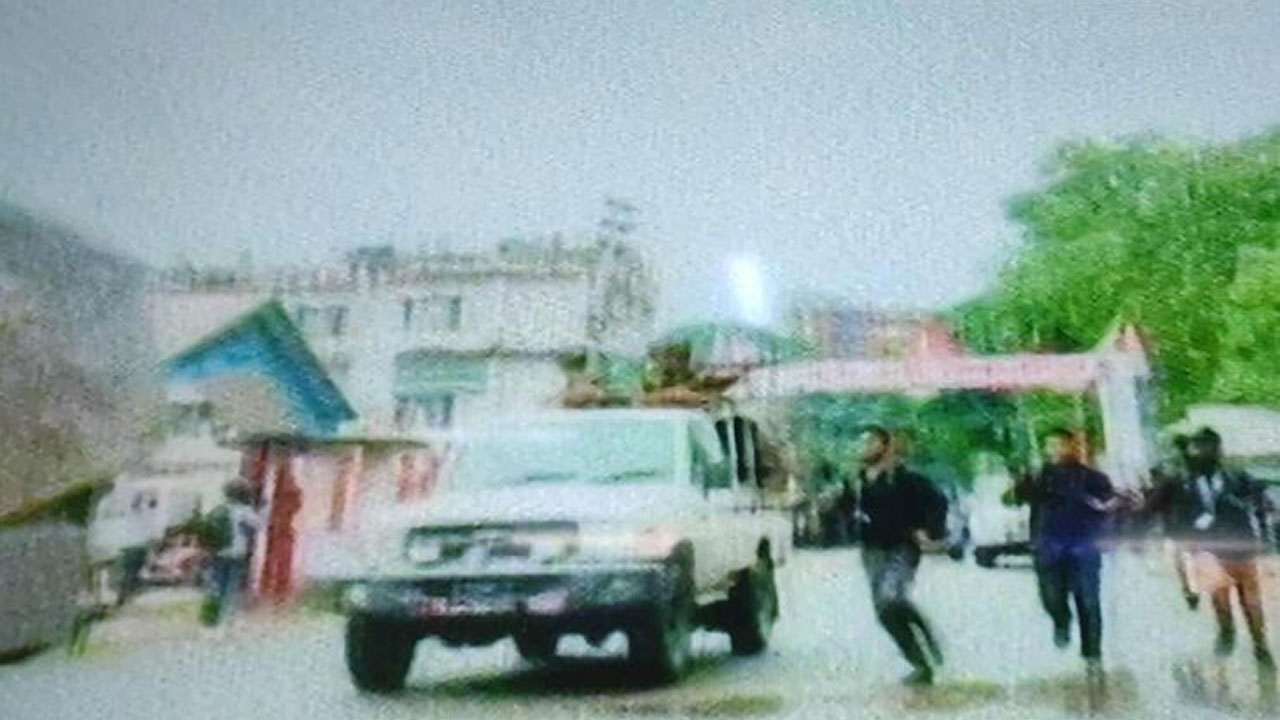 এনসিপির গাড়িবহরে ছাত্রলীগের হামলা, রণক্ষেত্র গোপালগঞ্জ
