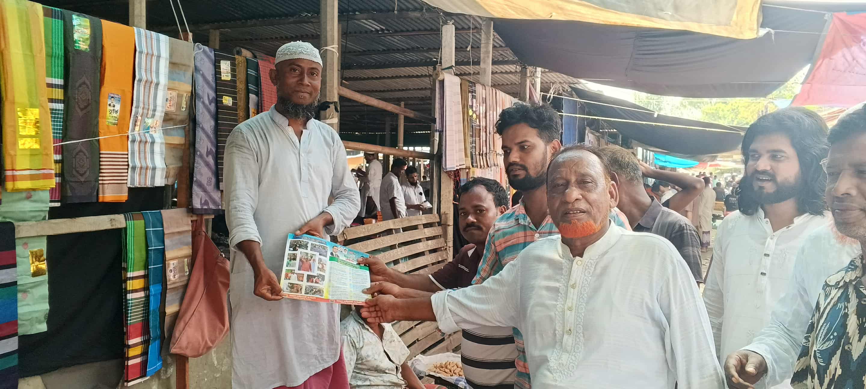 এনায়েতপুরে বিএনপির ৩১দফা বাস্তবায়নে লিফলেট বিতরণ