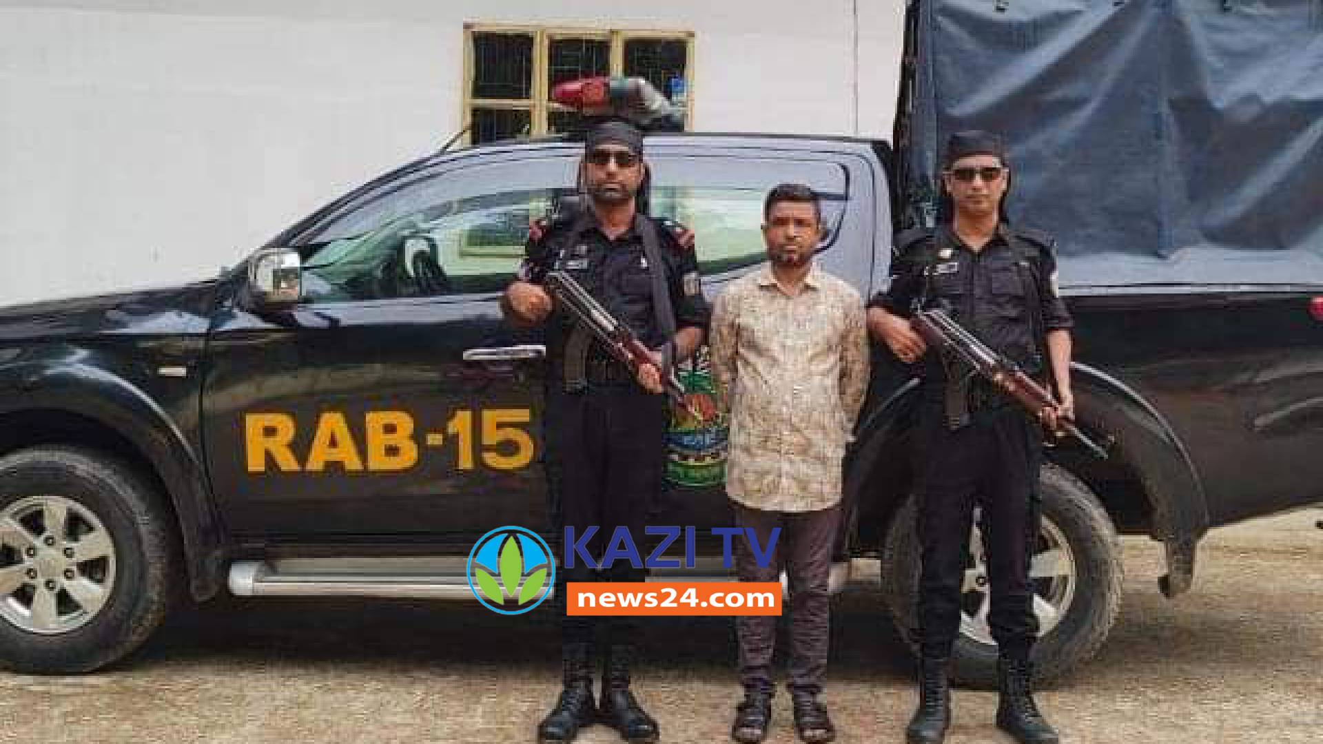 কক্সবাজারে ১৪৮ বোতল ফেনসিডিল নিয়ে একজন মাদক ব্যবসায়ীকে আটক করেছে র‌্যাব।