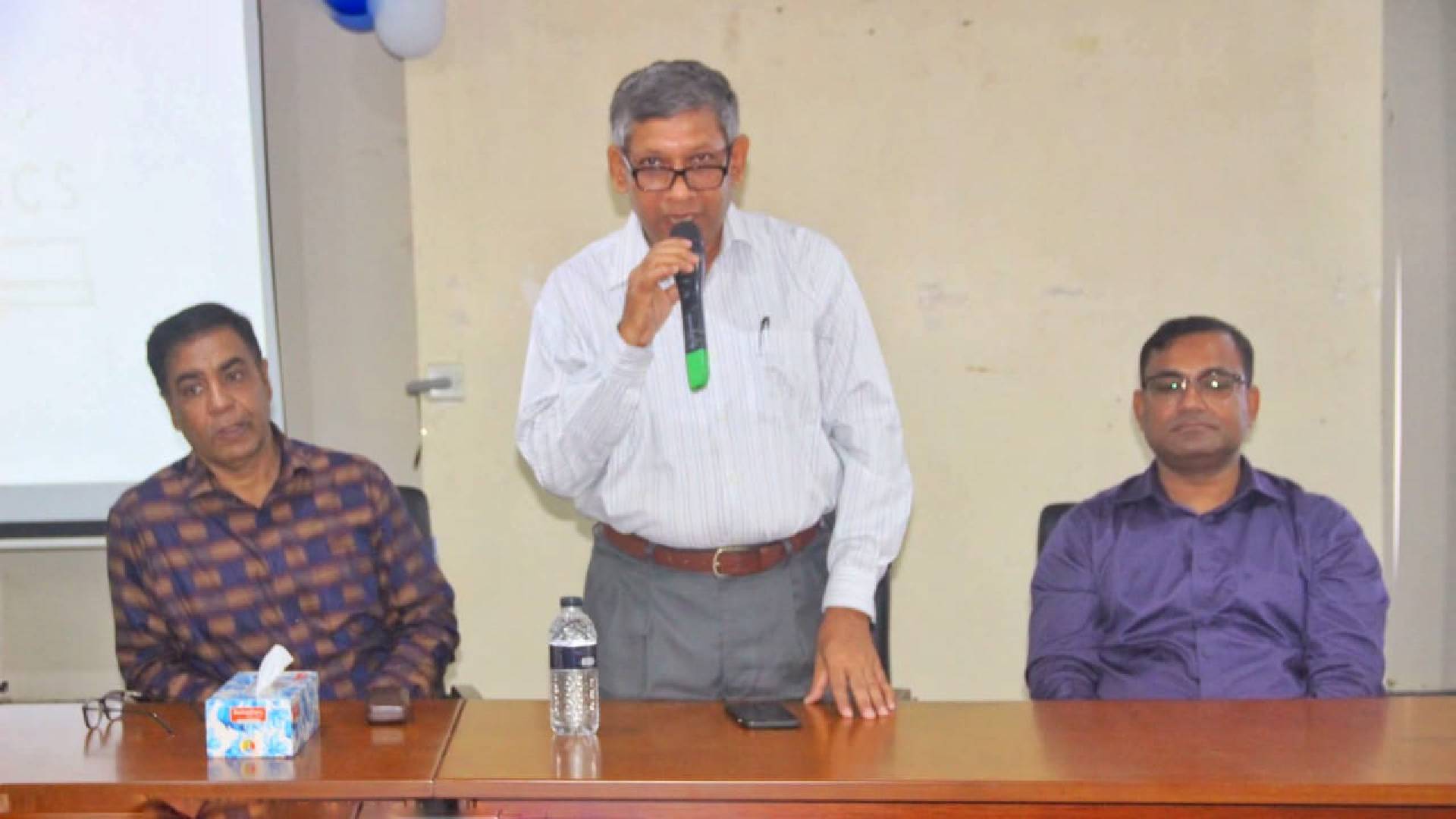 কবি নজরুল বিশ্ববিদ্যালয়ে সামাজিক গবেষণায় নীতি ও মিশ্র পদ্ধতি বিষয়ক কর্মশালা অনুষ্ঠিত