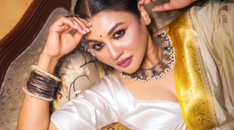 কলকাতার পূজার ব্যাপারটাই আলাদা : জয়া আহসান