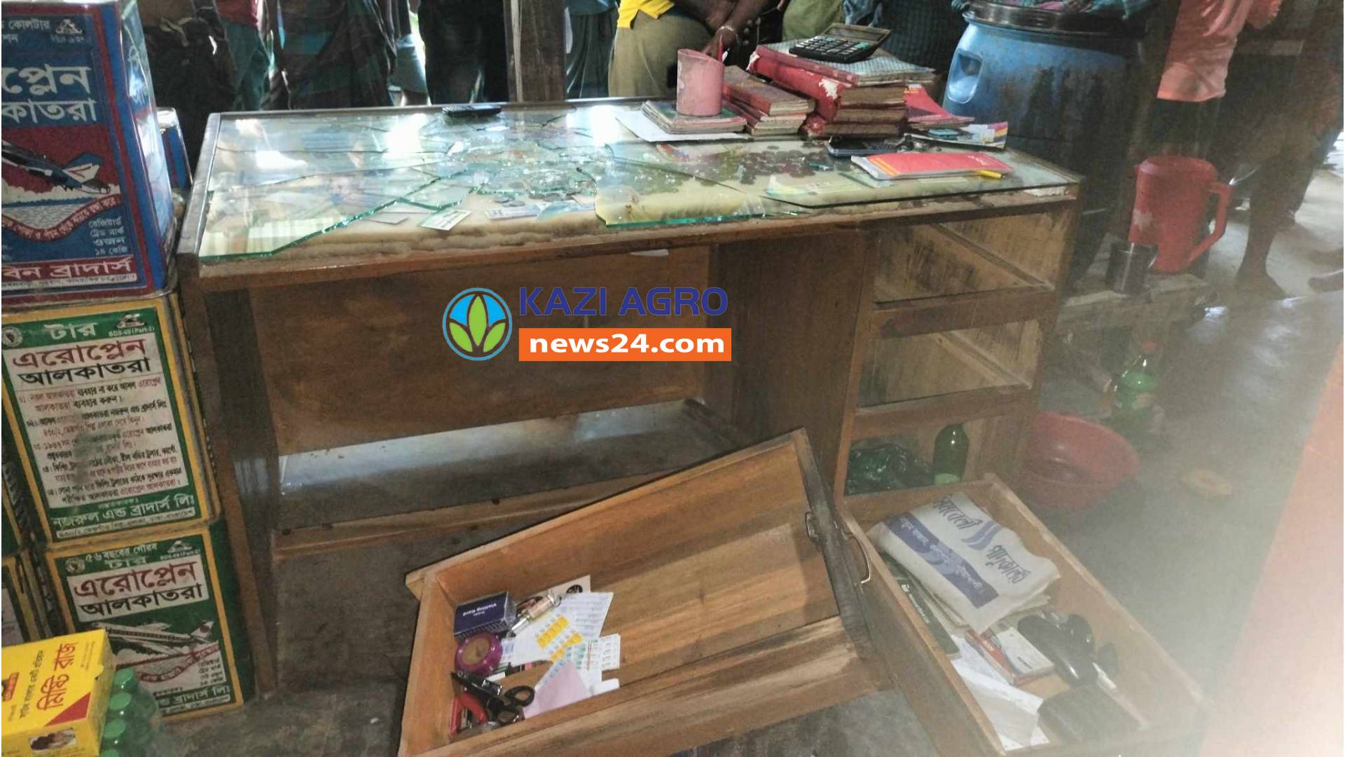 কলাপাড়ায় এক দোকানে হামলা ও ভাঙ্গচুর চালায় একদল দুর্বৃত্ত