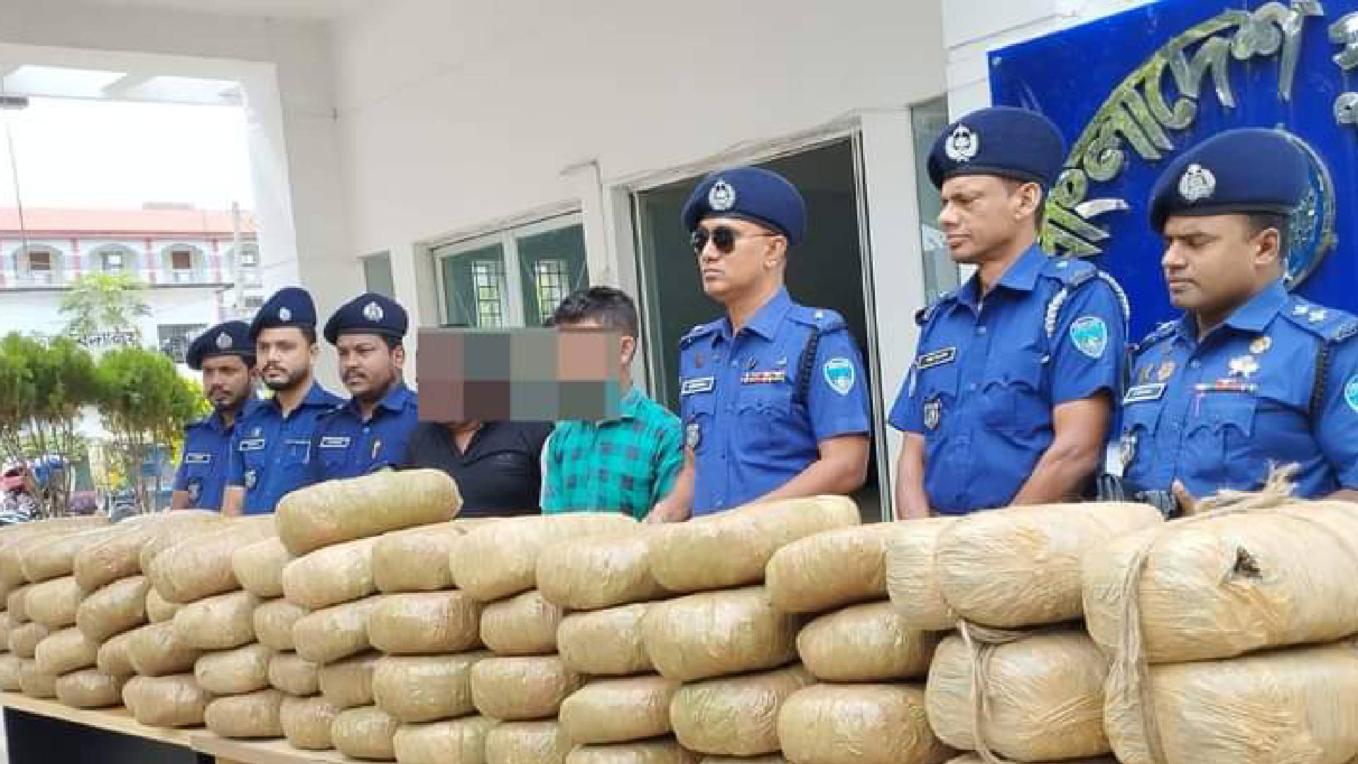 কসবায় ১৬০ কেজি গাজাসহ আটক ৩