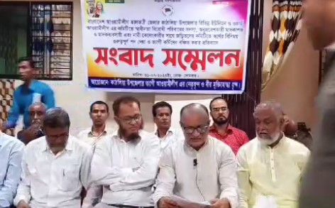 কাঠালিয়ায় পদ বঞ্চিত শতাধিক আ'লীগ নেতাকর্মীর সংবাদ সম্মেলন
