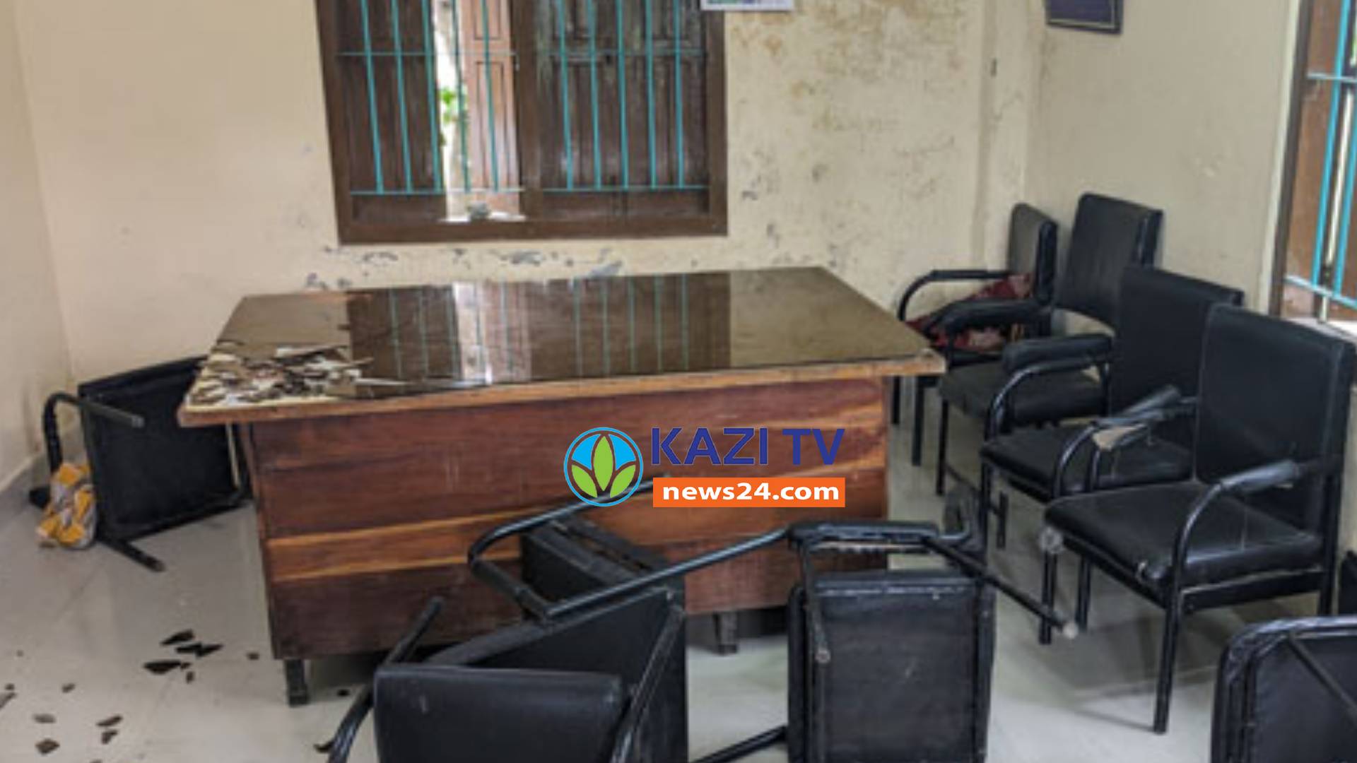 কার্যালয়ে ইউপি চেয়ারম্যানের ওপর হামলা, মহাসড়ক অবরোধ