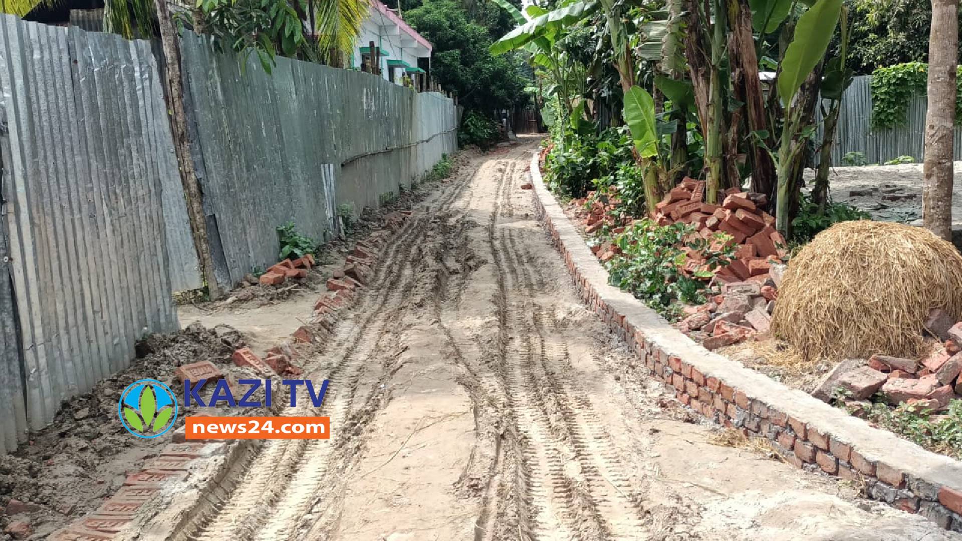 কালিয়ায় প্রবাসী যুবকের খরচে তৈরী হচ্ছে সড়ক-কমবে ৫’শ পরিবারের ভোগান্তি।