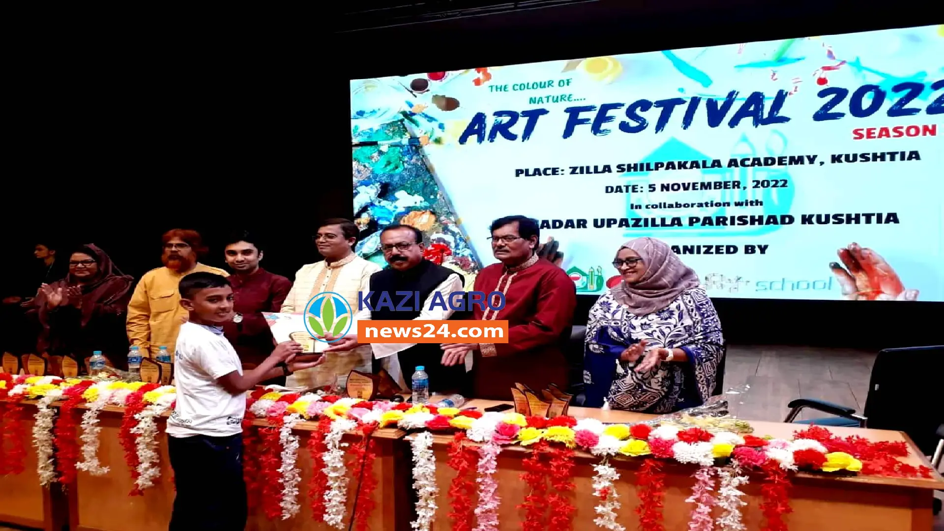 কুষ্টিয়ায় আর্ট ফ্যাস্টিভেল-২০২২ চিত্রাংকন ও বিতর্ক প্রতিযোগীতার পুরুস্কার বিতরন