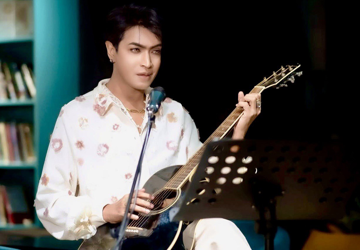 কে এই এডলফ খান ! যাকে নিয়ে বাংলাদেশে সকল মানুষের মধ্যে তুমুল আলোচনা - সমালোচনা