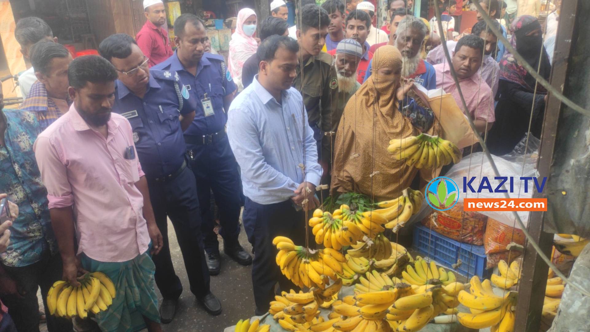 গোপালপুরে নিত্য প্রয়োজনীয় পণ্যের বাজার নিয়ন্ত্রণে প্রশাসনের তদারকি