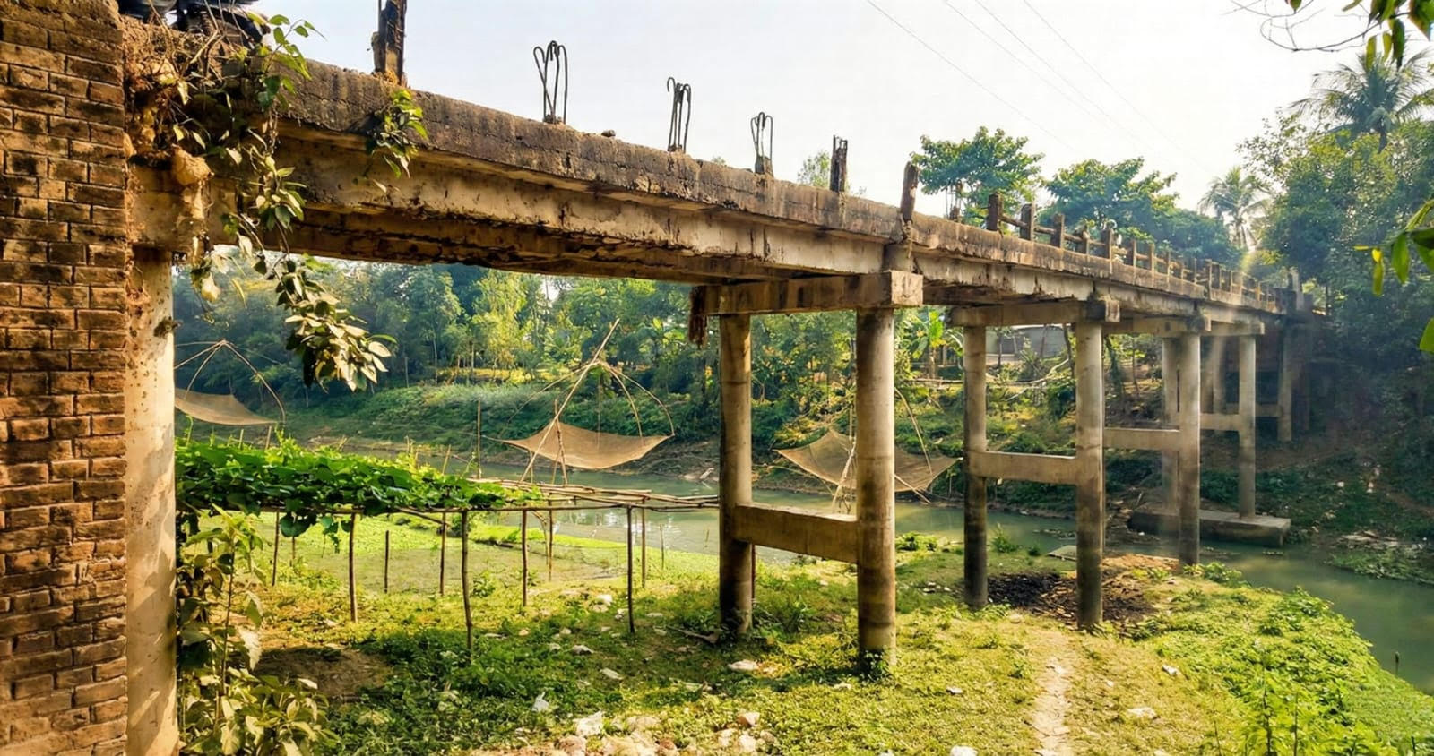 গোপালপুরে বৈরাণ নদের হাটবৈরাণ ব্রিজ ঝুঁকির মুখে