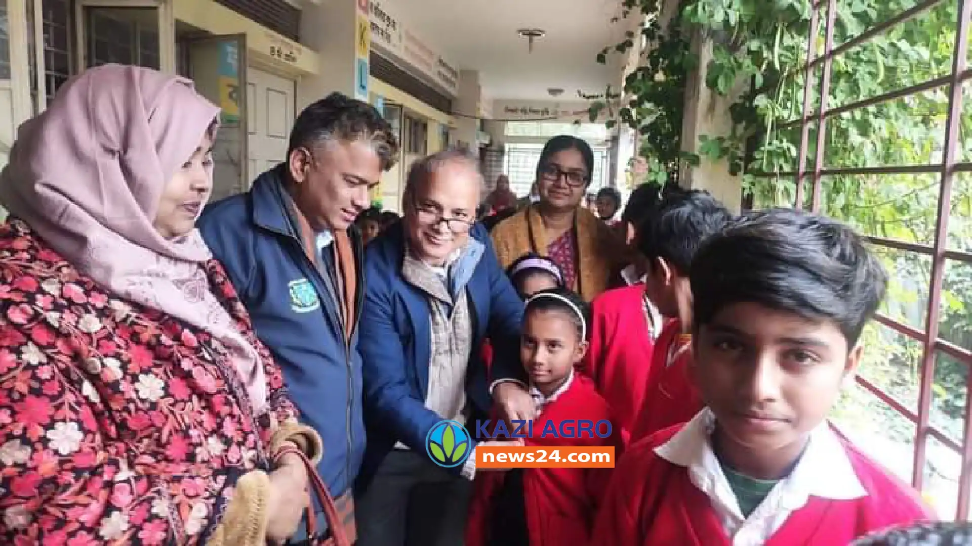 গোপালপুরে রঙ্গিন সোয়েটারে উচ্ছসিত কোমলচিত্ত শিক্ষার্থীরা