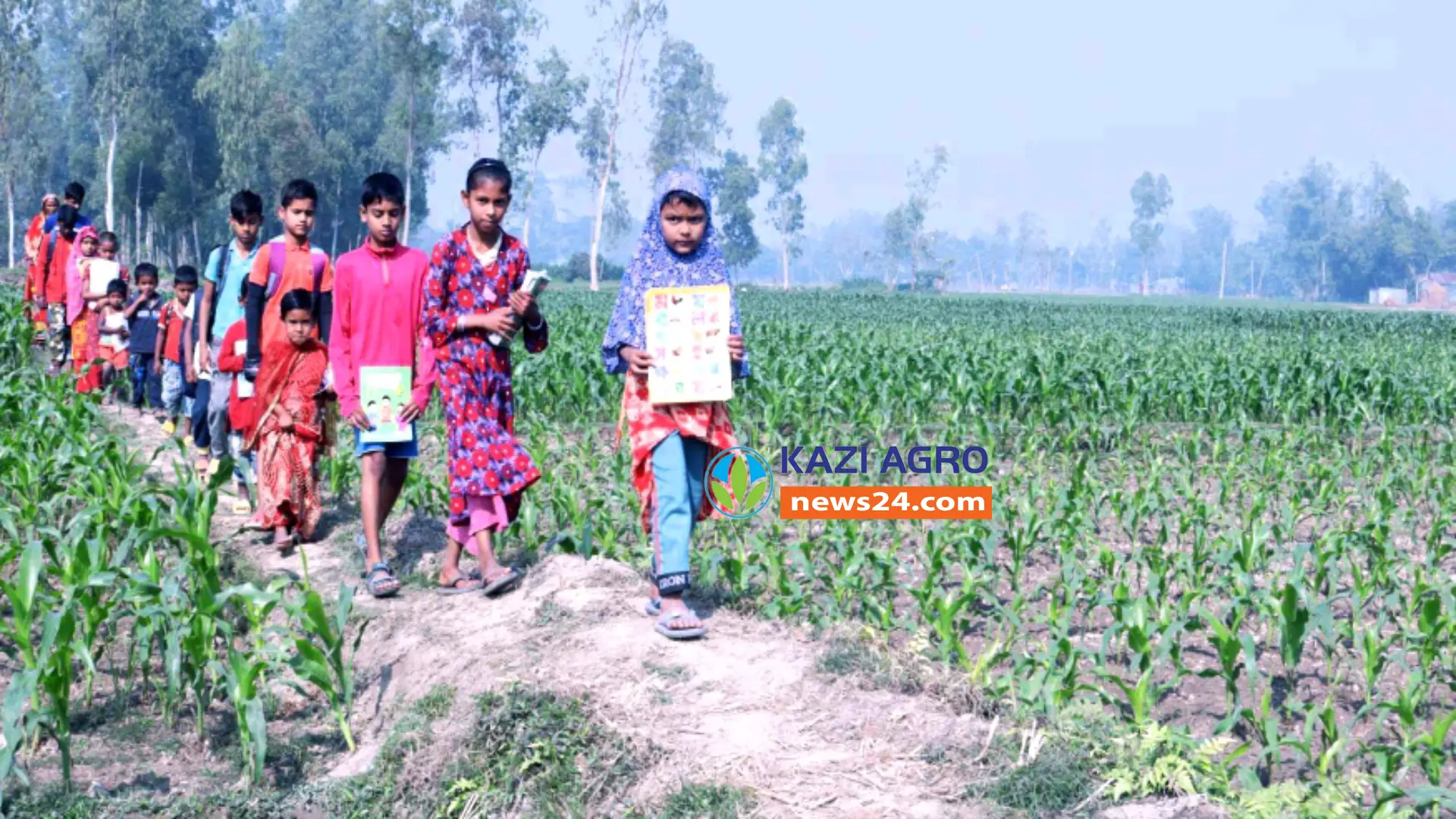 গোপালপুরে রাস্তা না থাকায় দুর্ভোগে কৃষক ও শিক্ষার্থীরা বর্ষাকালে দুর্ভোগ চরমে