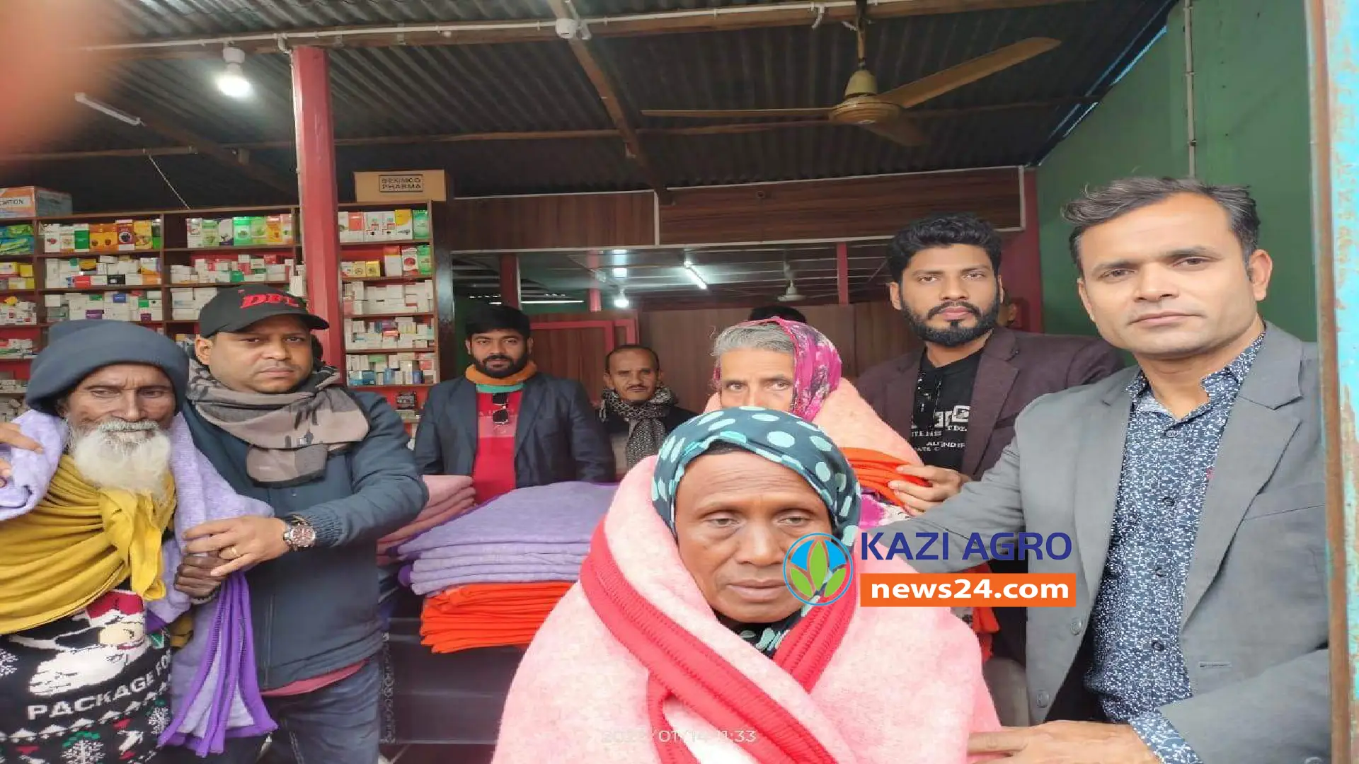 গোপালপুরে শীতবস্ত্র উপহার পেল শীতার্তরা