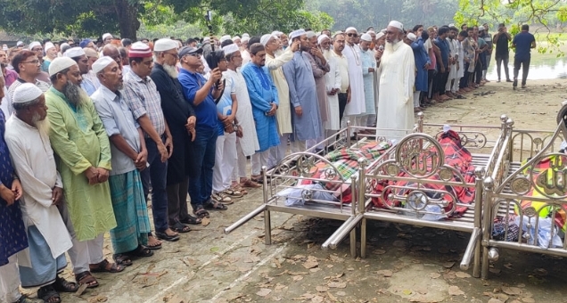 চকরিয়ায় সড়ক দুর্ঘটনায় নিহত: চৌদ্দগ্রামে ৫ নারীর দাফন সম্পন্ন
