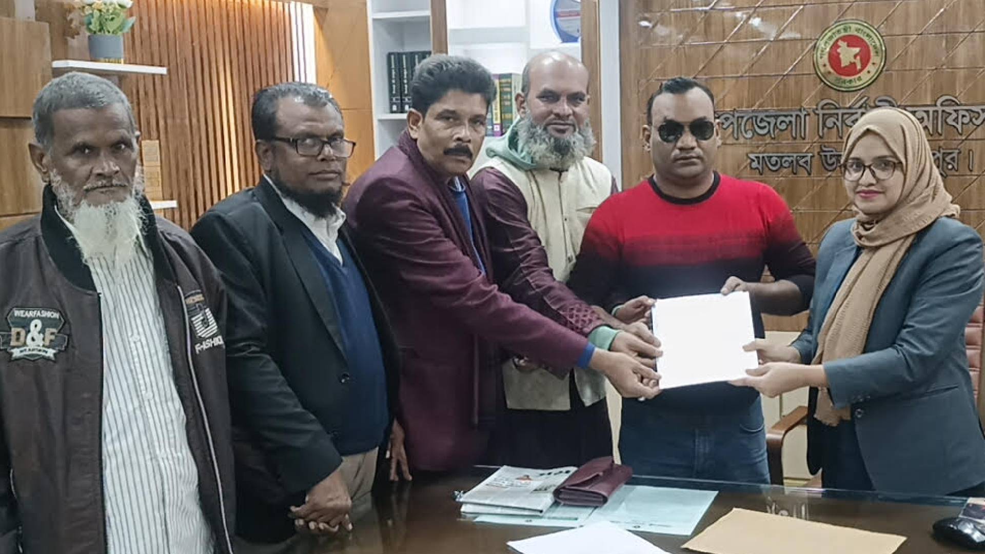 চাঁদপুর-২ আসনে জাতীয় পার্টির মনোনীত প্রার্থীর পক্ষে মনোনয়নপত্র সংগ্রহ