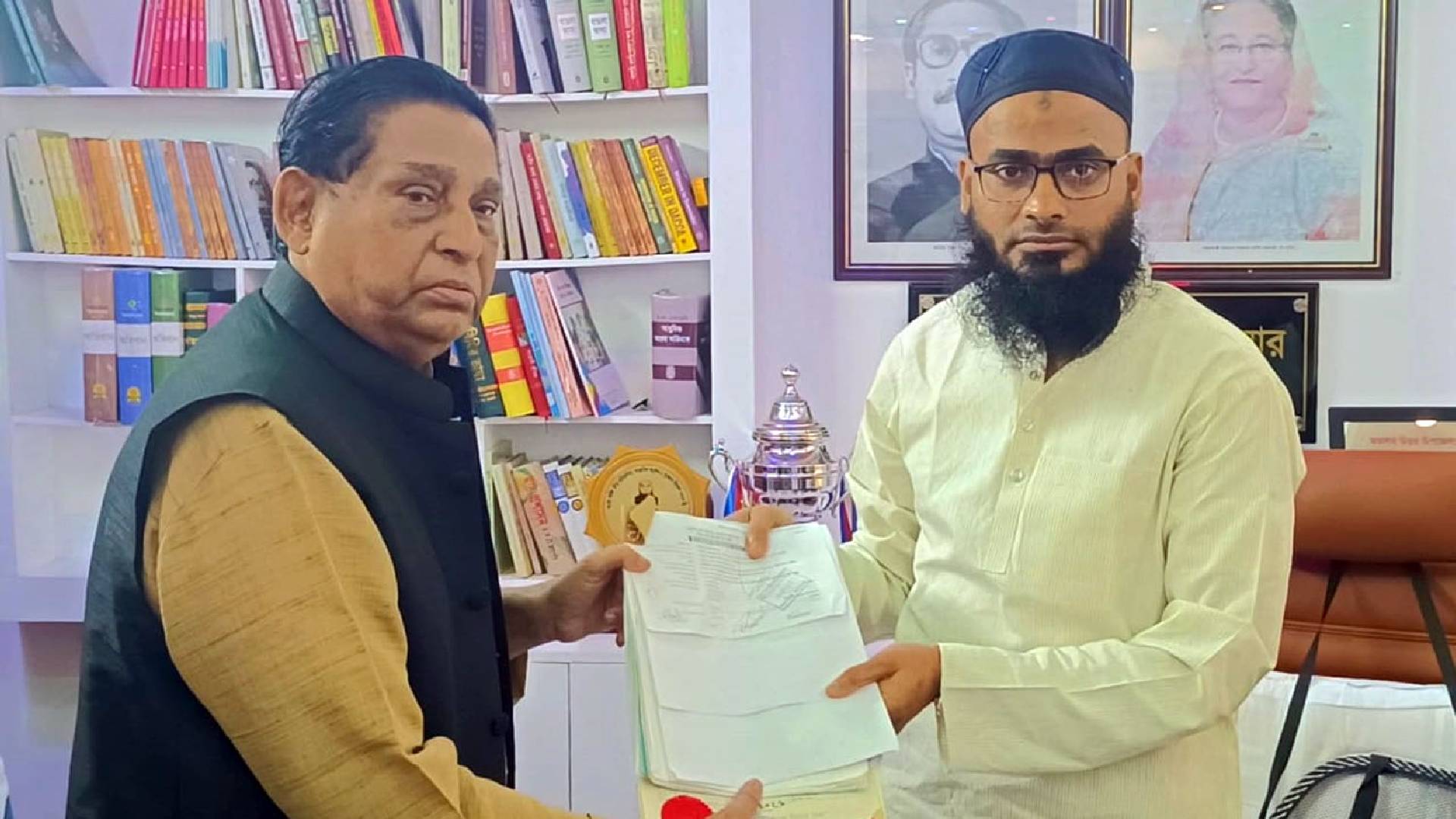 চাঁদপুর-২ আসনে মনোনয়নপত্র জমা দিলেন মায়া