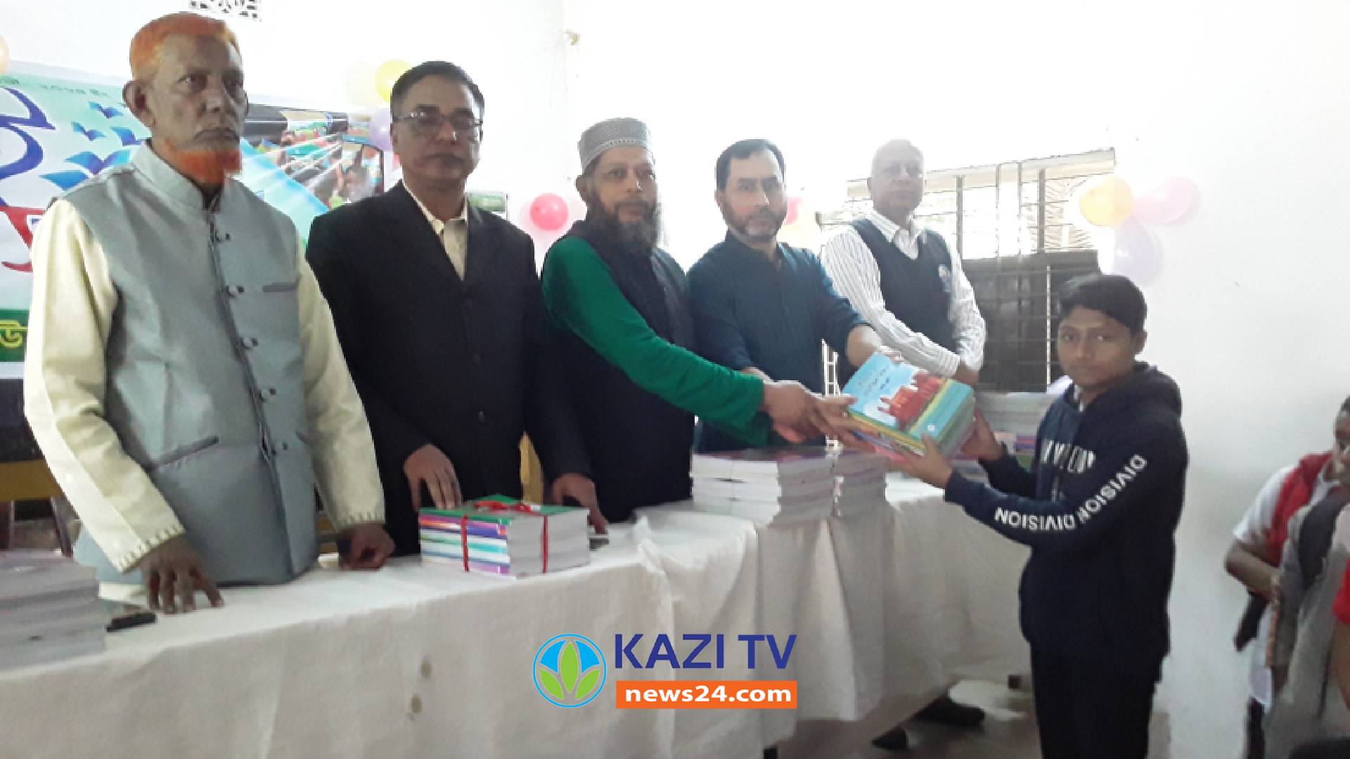 চৌদ্দগ্রামে  আনন্দঘন পরিবেশে নতুন বছরে নতুন বই বিতরণ উৎসব অনুষ্ঠিত