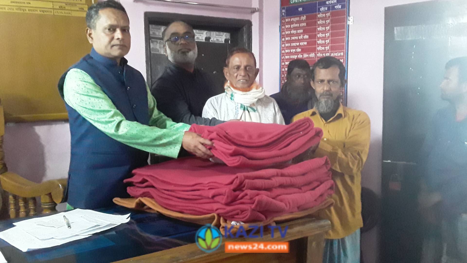 চৌদ্দগ্রামে উজিরপুর ইউনিয়ন পরিষদে শীতবস্ত্র বিতরন