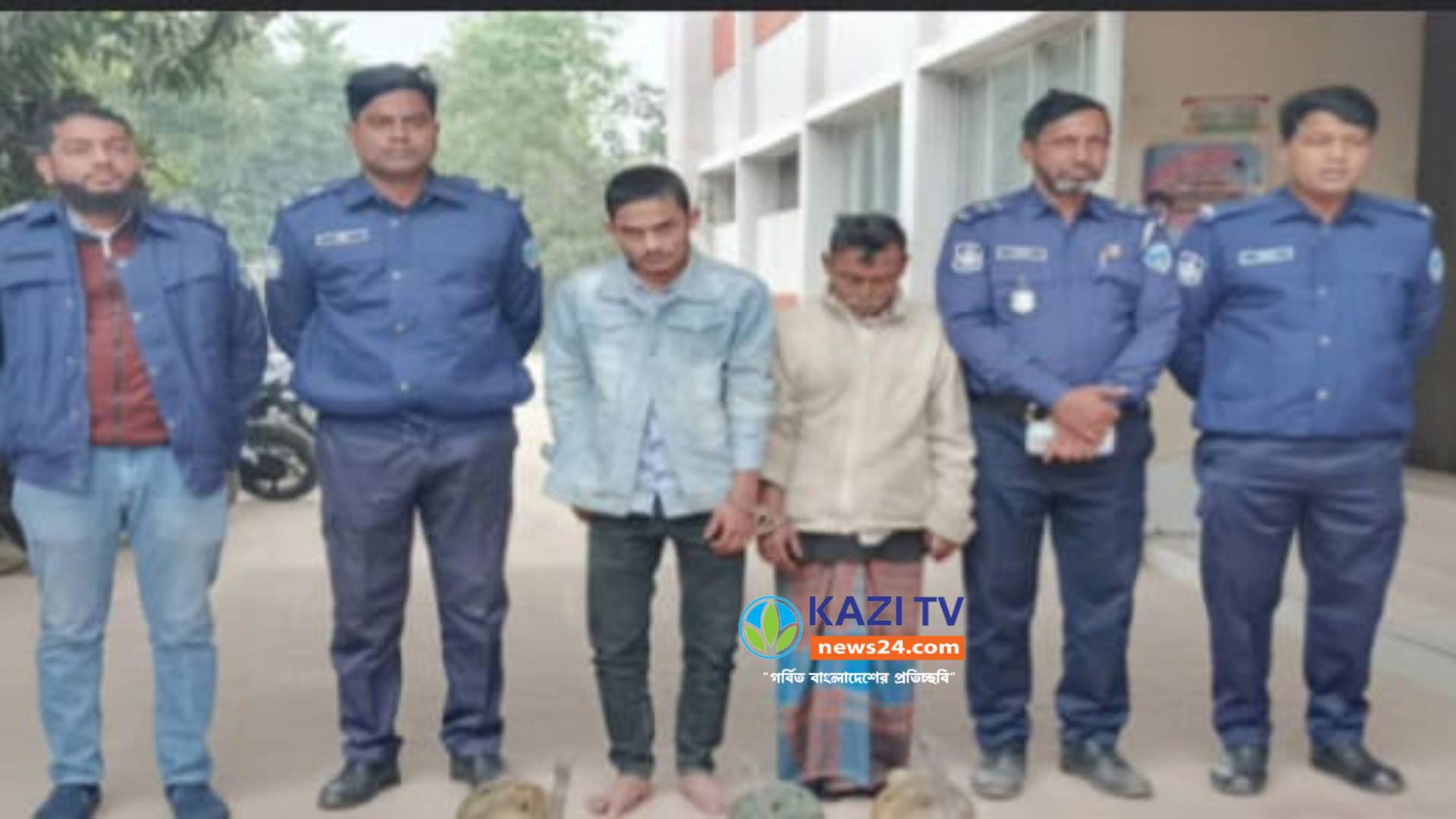 চৌদ্দগ্রামে চোরাই টিউবওয়েল সহ চোরচক্রের ২ সদস্য  আটক।
