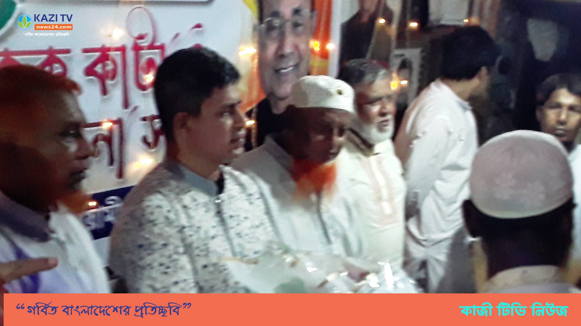 চৌদ্দগ্রামে নবনির্বাচিত উপজেলা পরিষদ চেয়ারম্যান কে ফুলদিয়ে বরন।