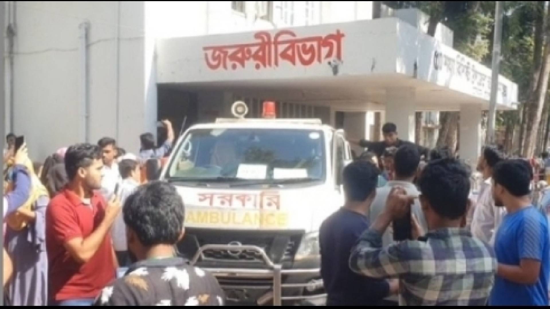 চৌদ্দগ্রামে ভুমিকম্পে শতাধিক পোষাক কর্মী আহত।