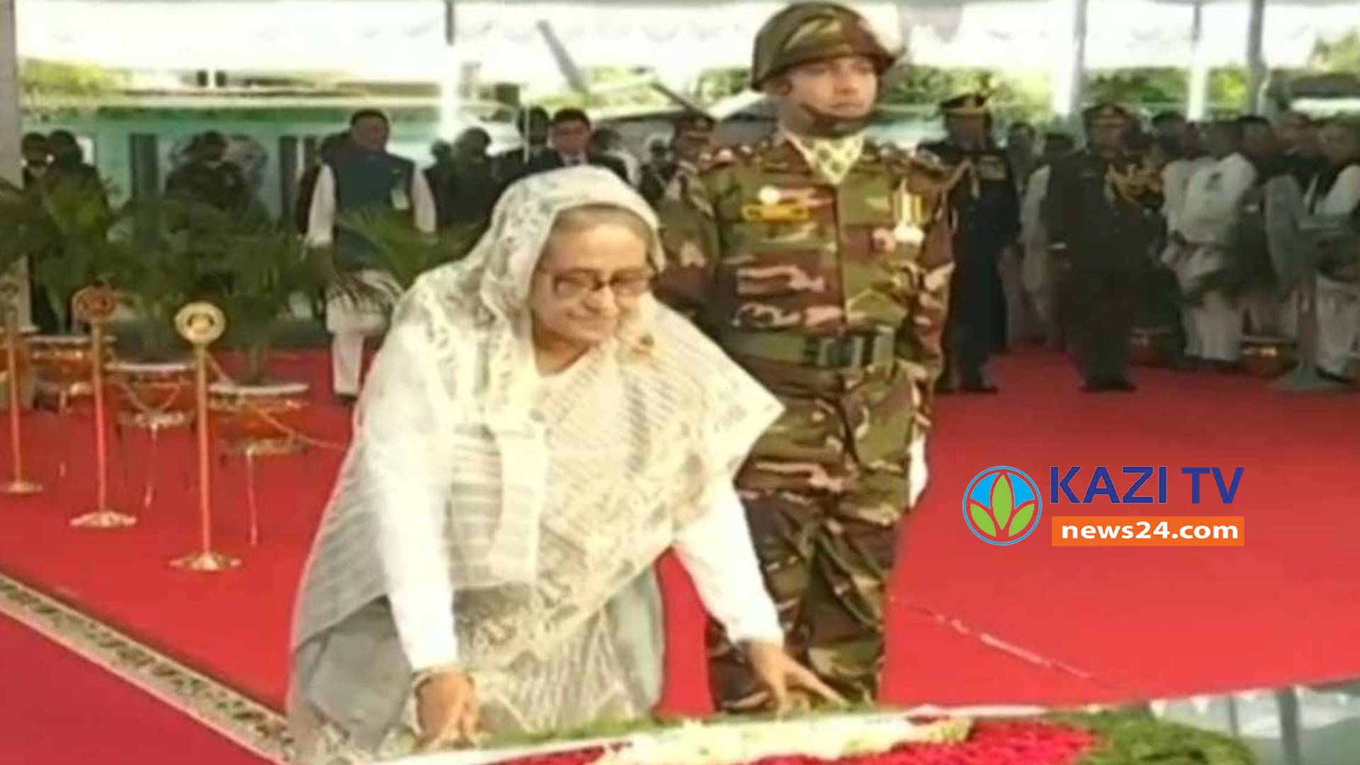 জন্মদিনে বঙ্গবন্ধুর প্রতিকৃতিতে প্রধানমন্ত্রীর শ্রদ্ধা