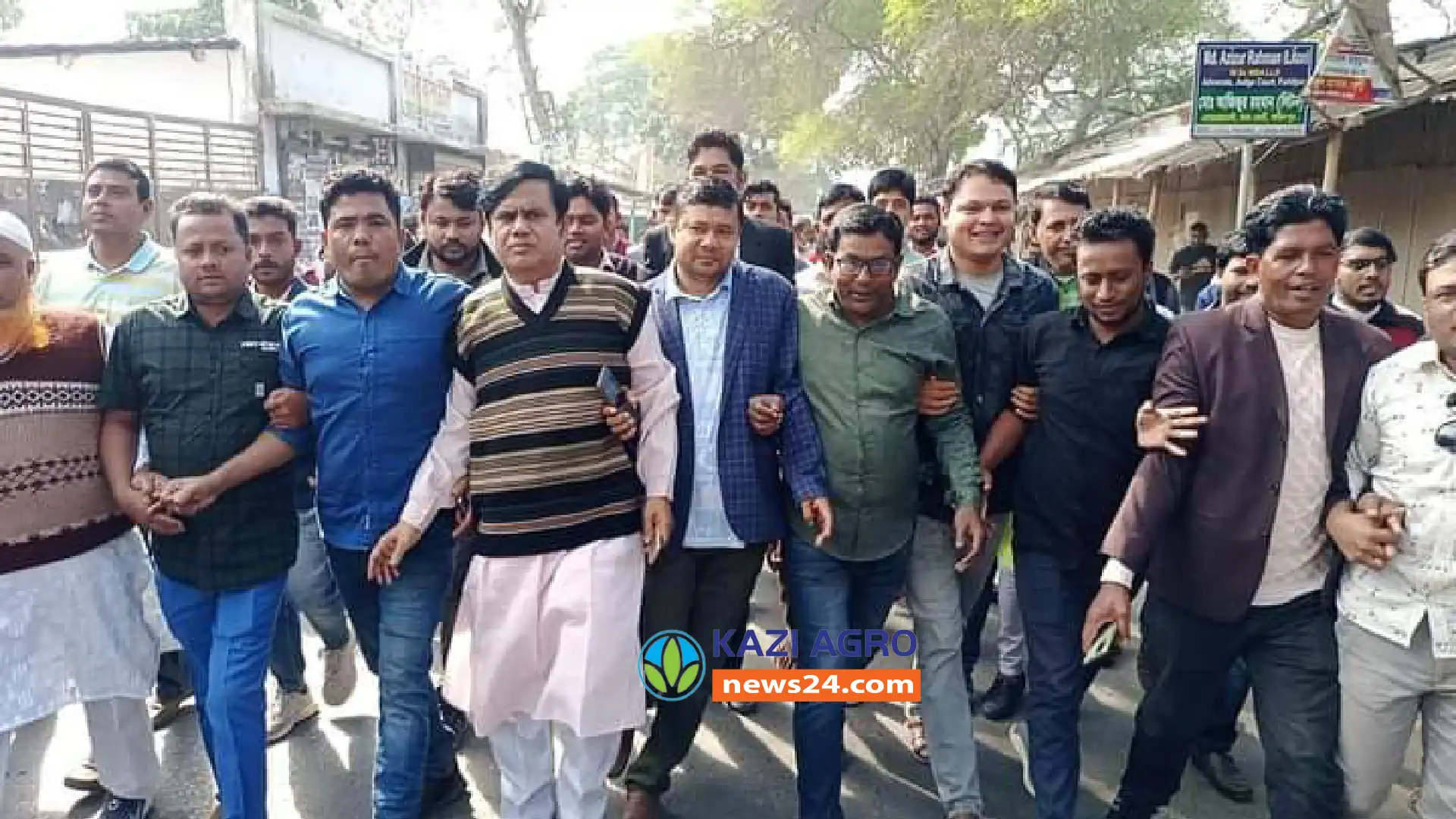 জামাত-বিএনপির নৈরাজ্যের প্রতিবাদে সালথায় আ'লীগের বিক্ষোভ মিছিল