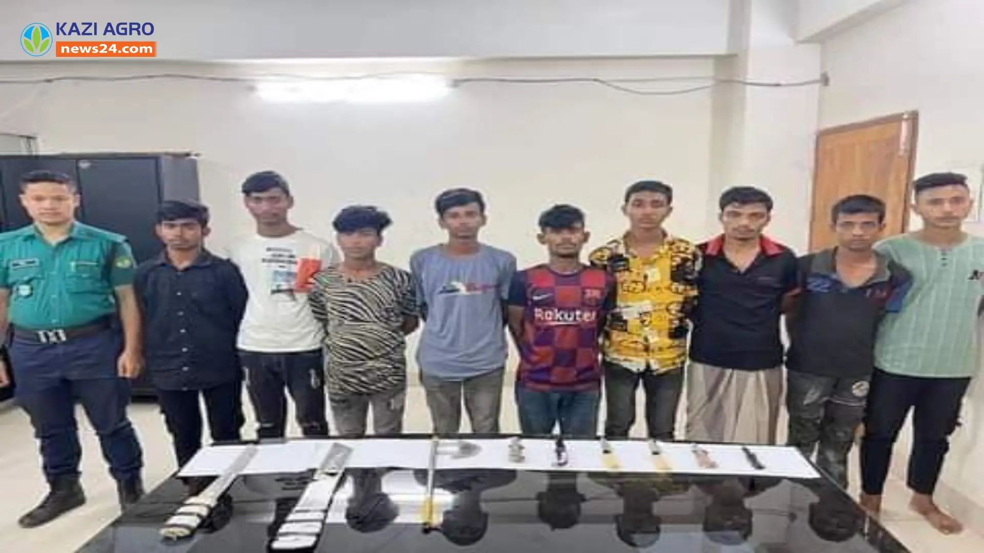 টঙ্গীতে দেশীয় অস্ত্রসহ ৯ ডাকাত গ্রেফতার।