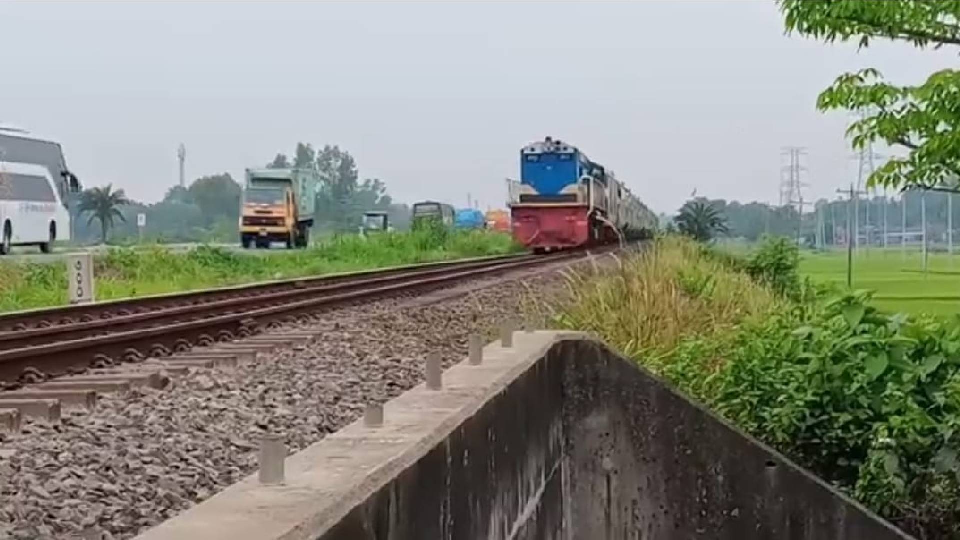টাঙ্গাইলে ট্রেনে কাটা অজ্ঞাত নারীর মরদেহ উদ্ধার