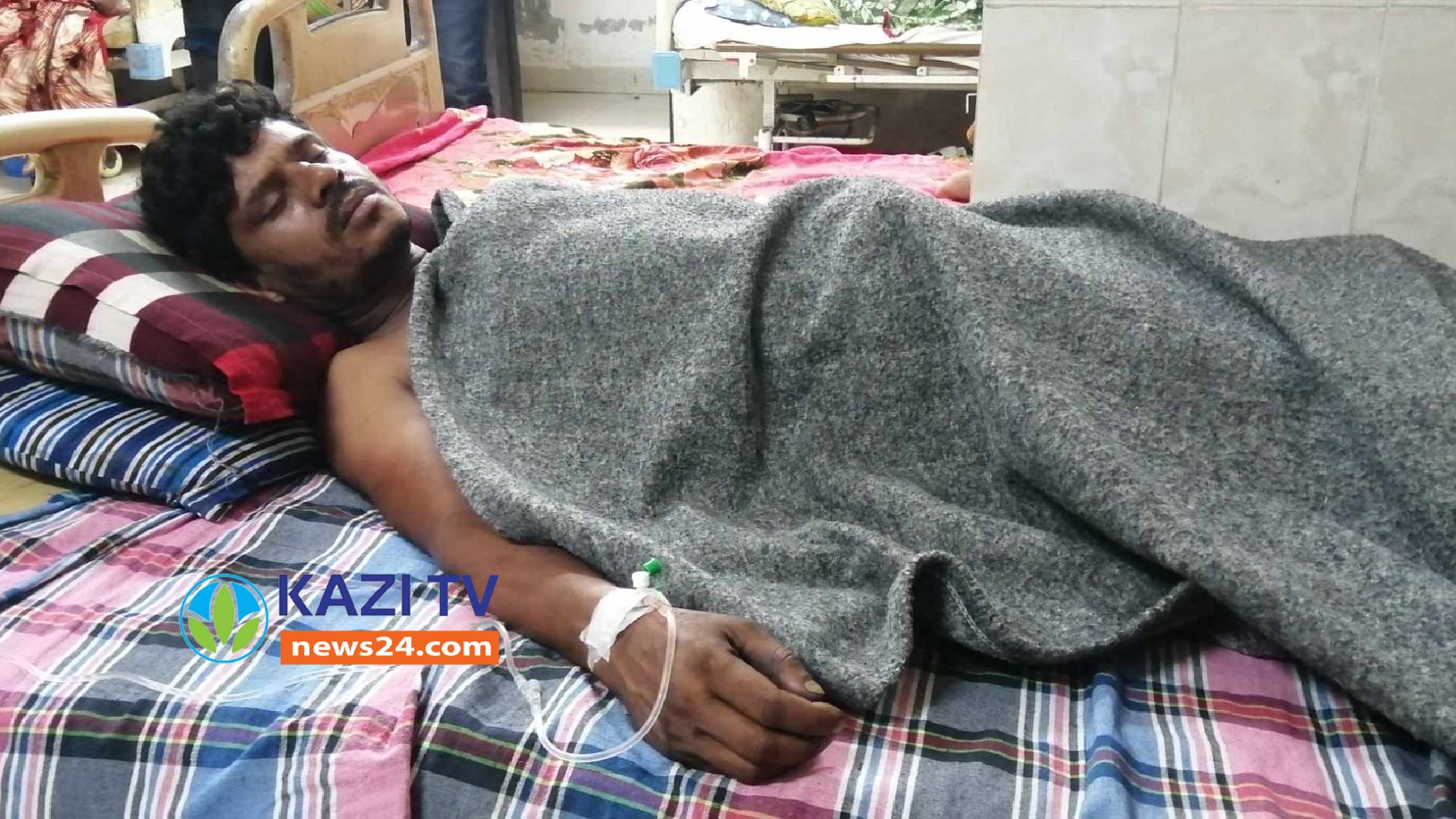 টুঙ্গিপাড়ায় যুবককে মোবাইল ফোনে ডেকে নিয়ে হাতুড়ি দিয়ে পিটিয়ে গুরুতর জখম