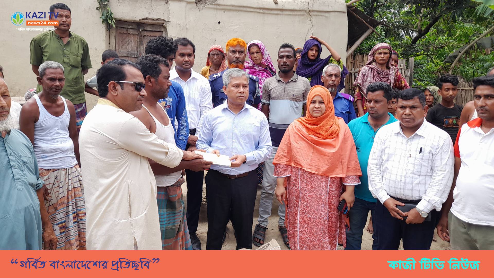 ঠাকুরগাঁওয়ে ঝড়ের কবলে নিহত পরিবারকে  আর্থিক সহায়তা প্রদান