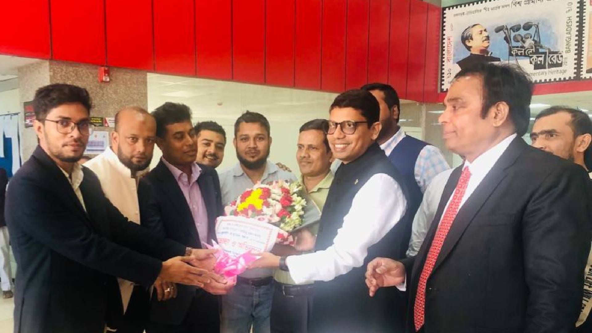 ডাক ও টেলিযোগাযোগ প্রতিমন্ত্রীকে উদ্যোক্তা ফোরামের ফুলেল শুভেচ্ছা।