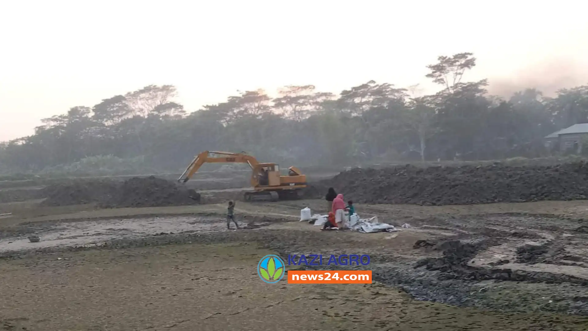 ডামুড্যায় কৃষি জমিতে মাছের খামার, বিপাকে চাষিরা