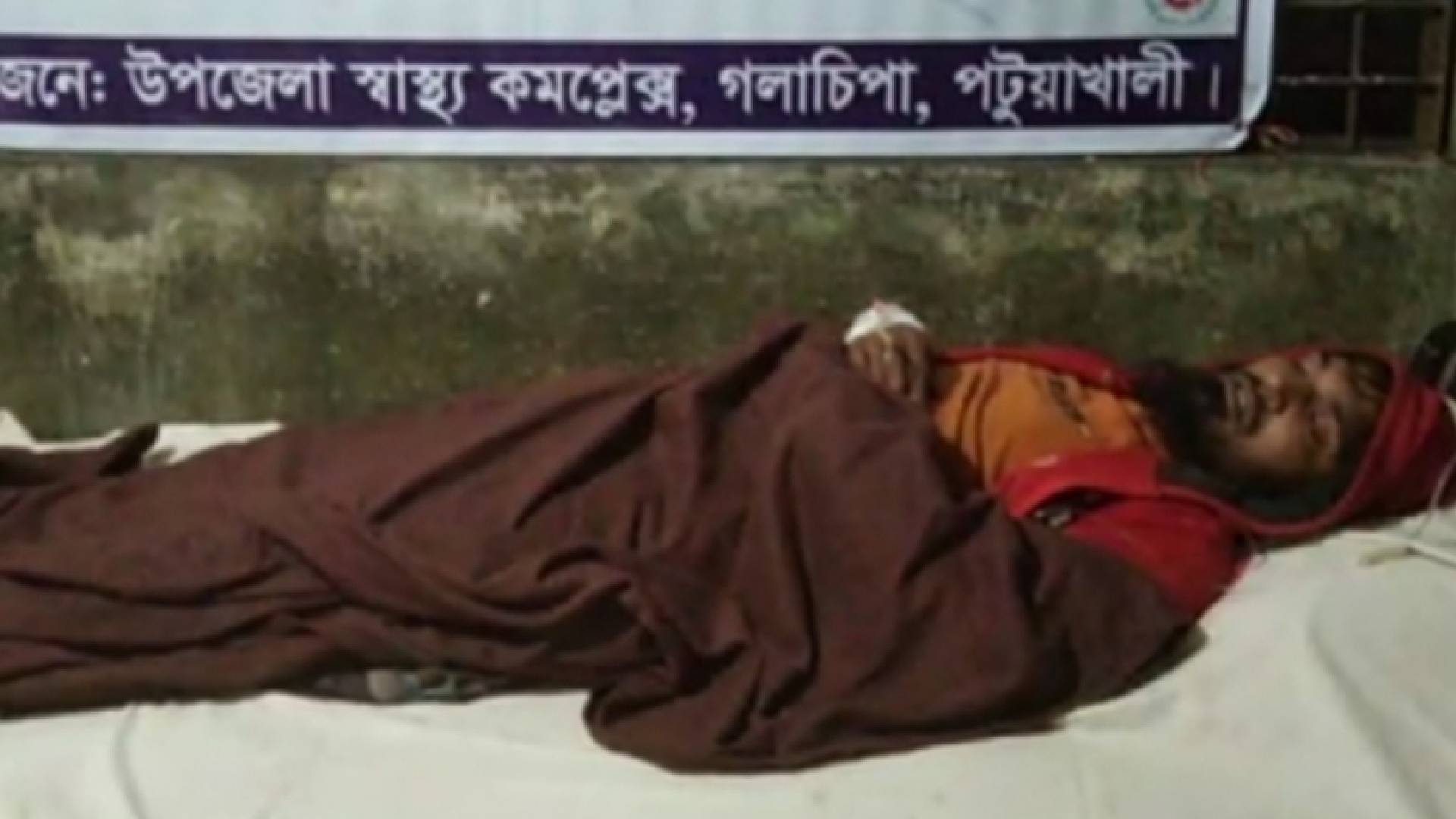 ডেকে নিয়ে যুবককে মারধর, মামলা করায় ঘরবাড়ি ভাঙচুর