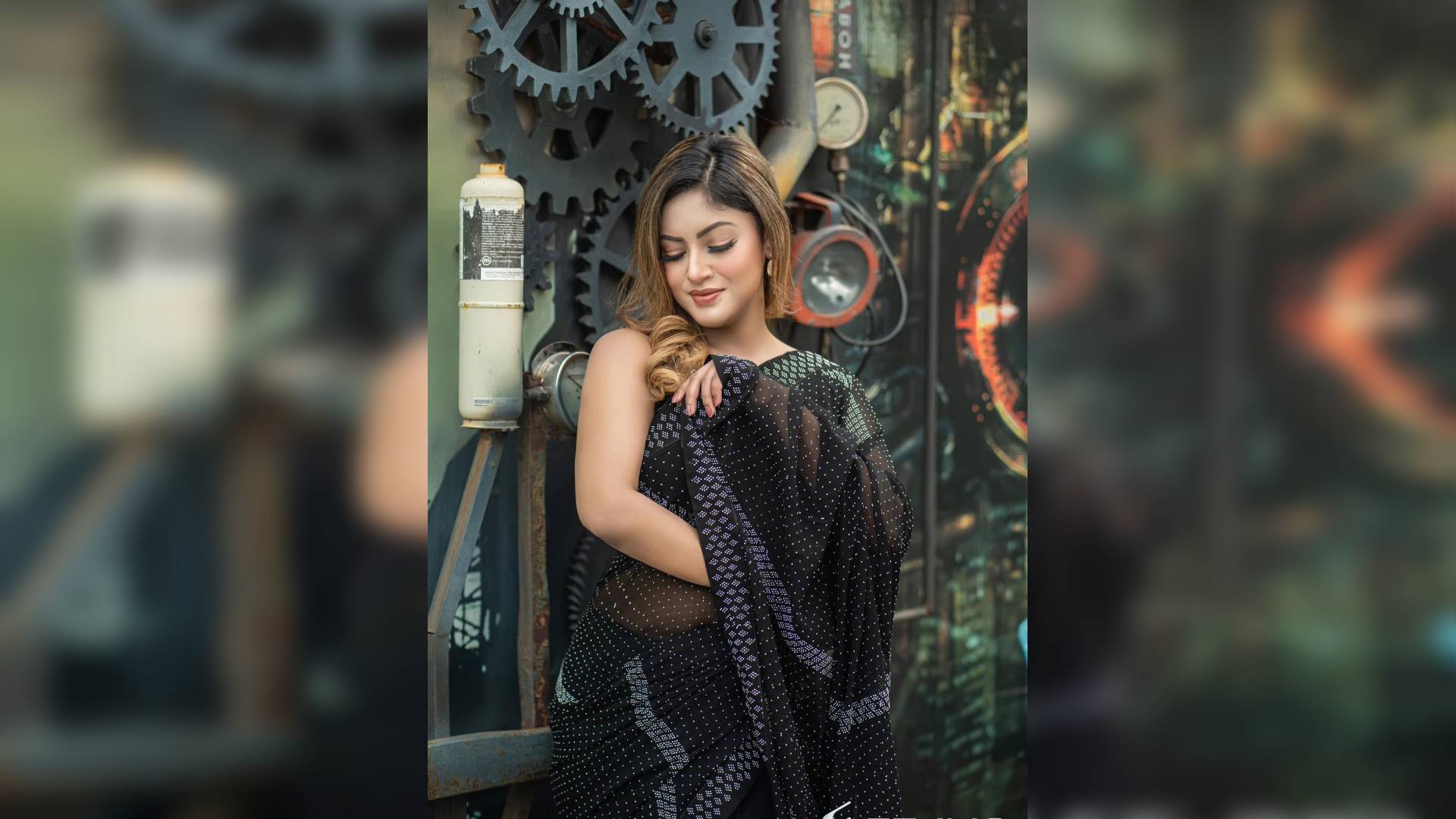 ঢাকাই সিনেমার চলতি প্রজন্মের সম্ভাবনাময়ী নায়িকা হিসেব পরিচিত মৌ খান।