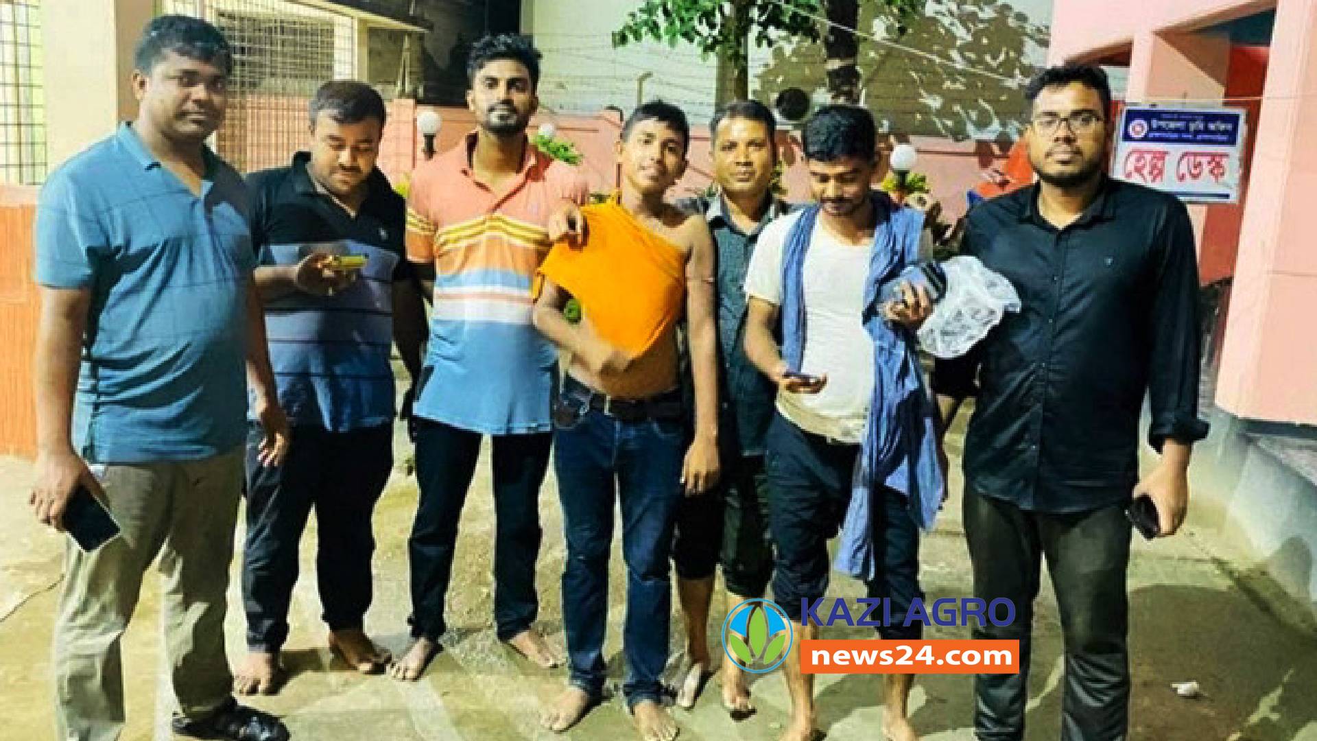 তিতাস নদীতে ইউএন’রঅভিযানের সময় নৌকা ভাঙ্গণ।