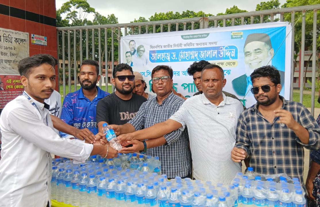তীব্র গরমে পরীক্ষার্থীদের পাশে ছেংগারচর পৌর ছাত্রদল